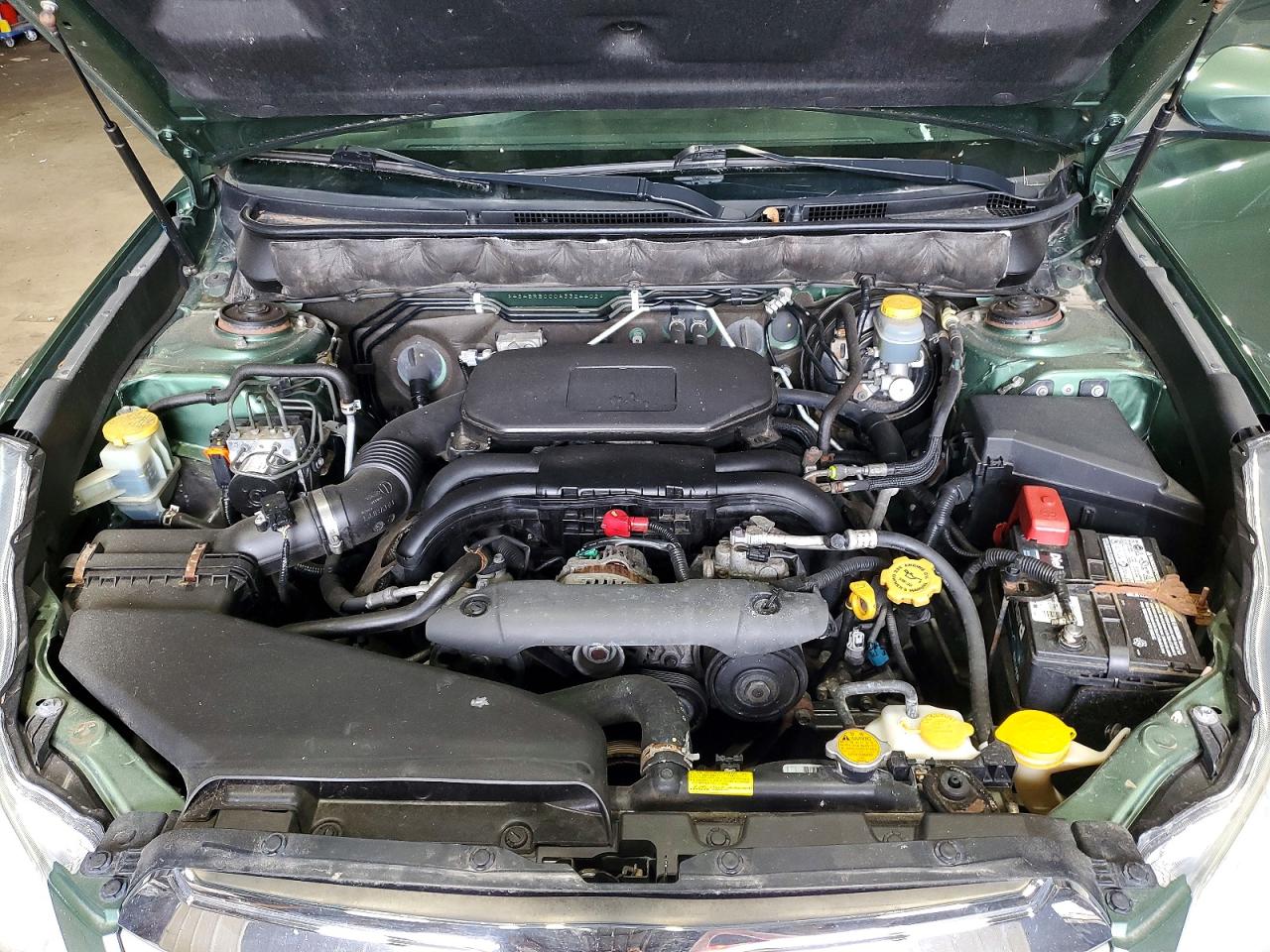 2010 Subaru Outback 2.5i Premium Green vin: 4S4BRBCC0A3324402
