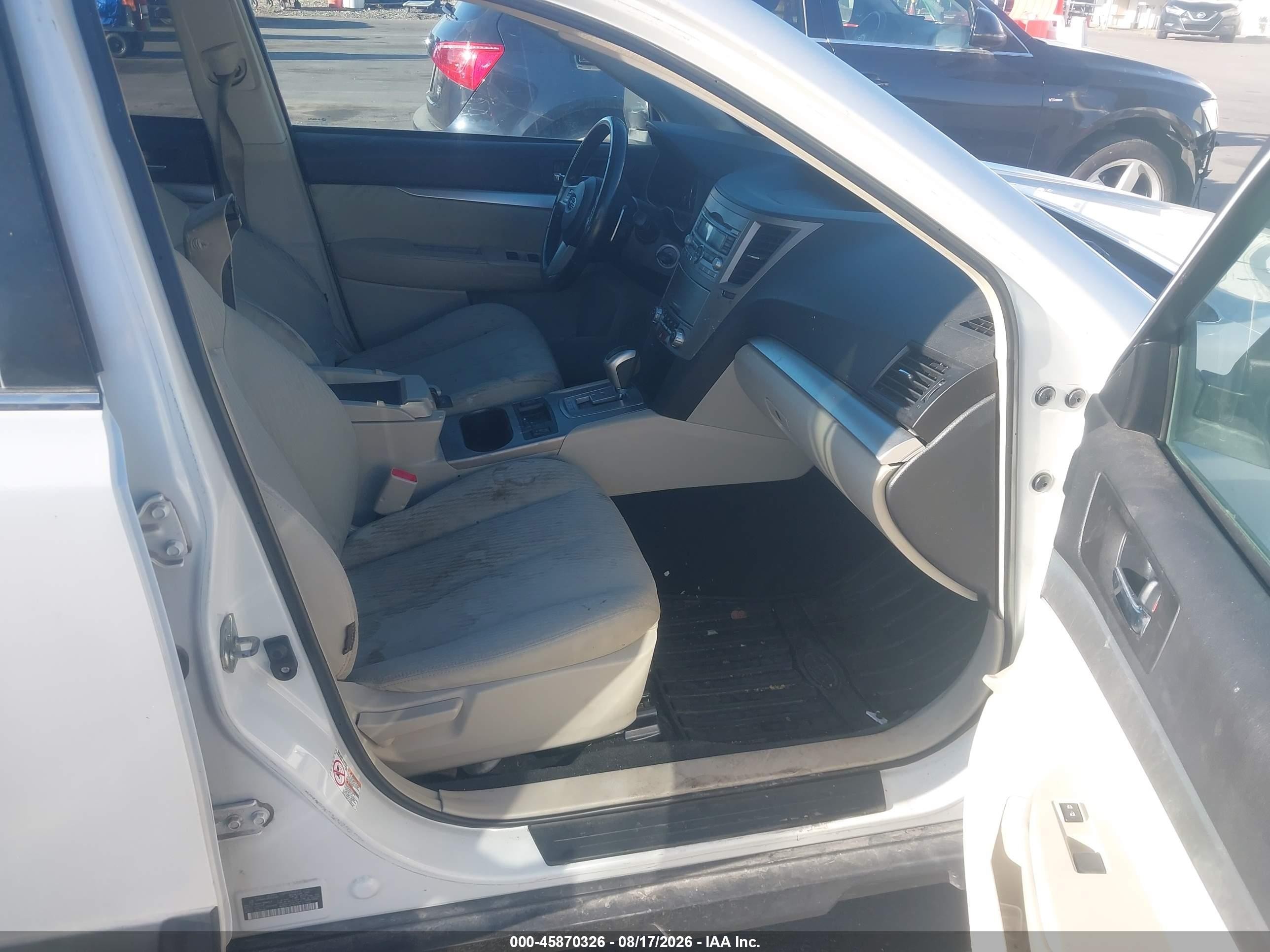 2011 Subaru Outback 2.5i Premium White vin: 4S4BRBCC0B3397092
