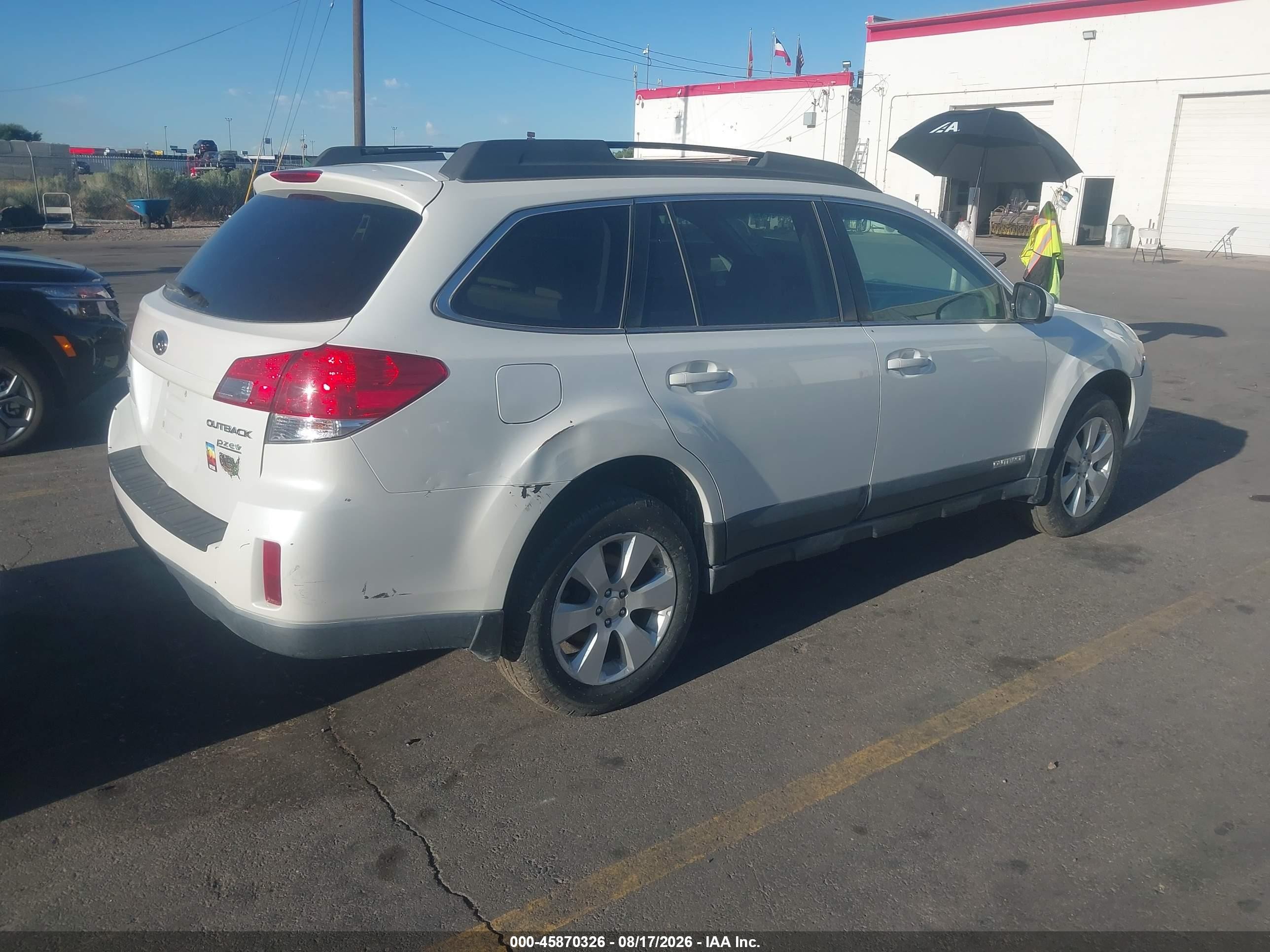2011 Subaru Outback 2.5i Premium White vin: 4S4BRBCC0B3397092