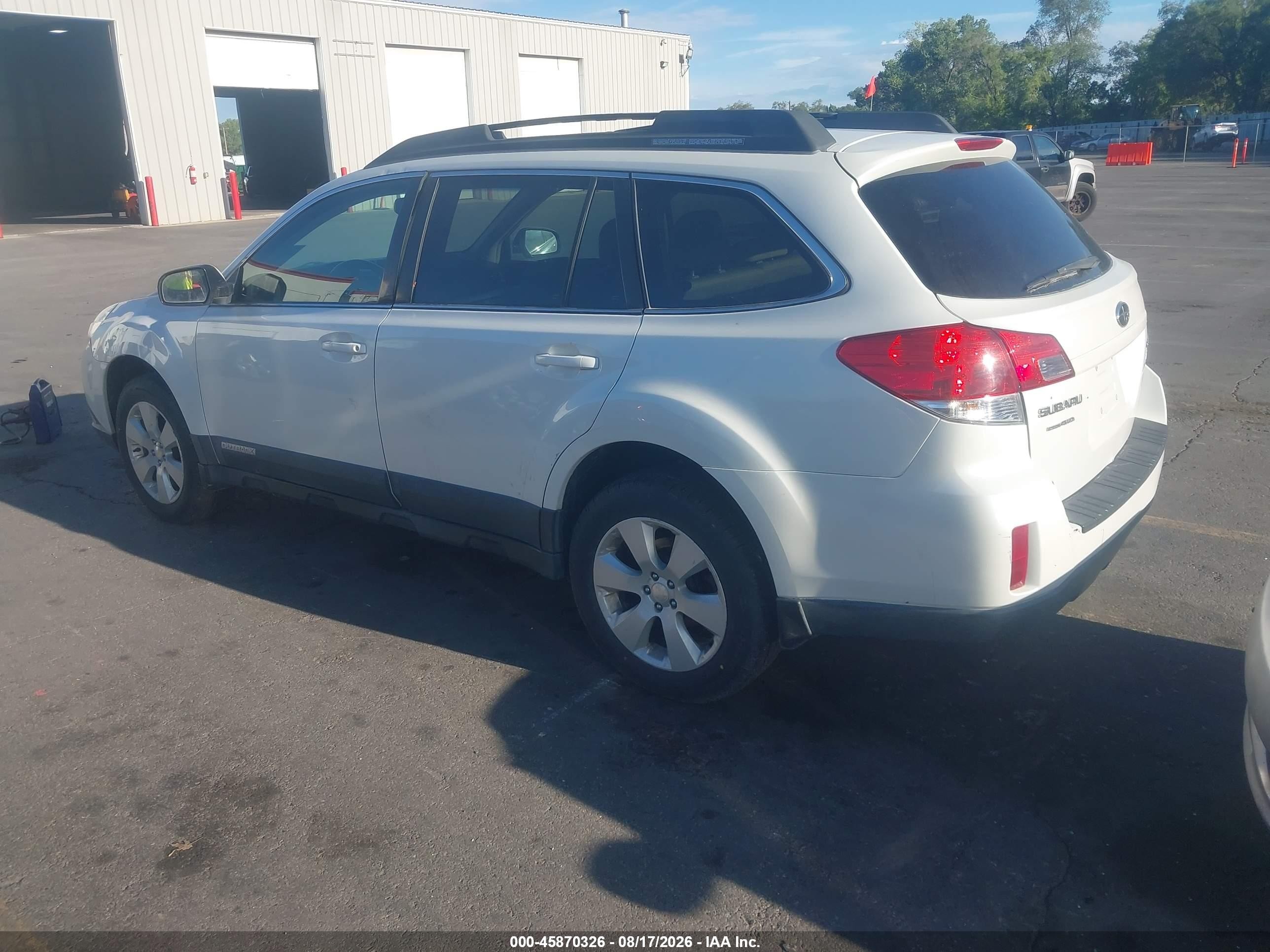 2011 Subaru Outback 2.5i Premium White vin: 4S4BRBCC0B3397092