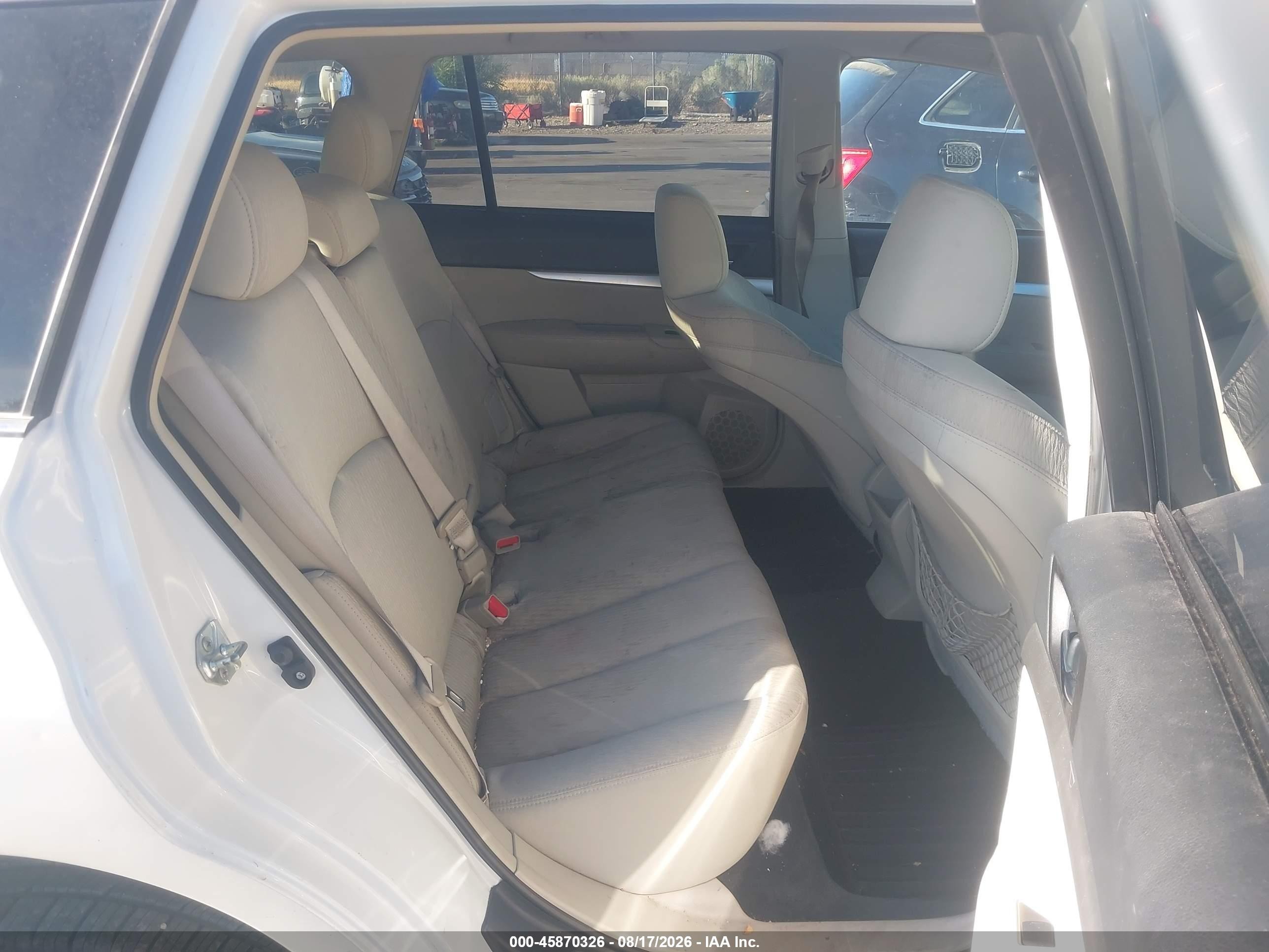 2011 Subaru Outback 2.5i Premium White vin: 4S4BRBCC0B3397092