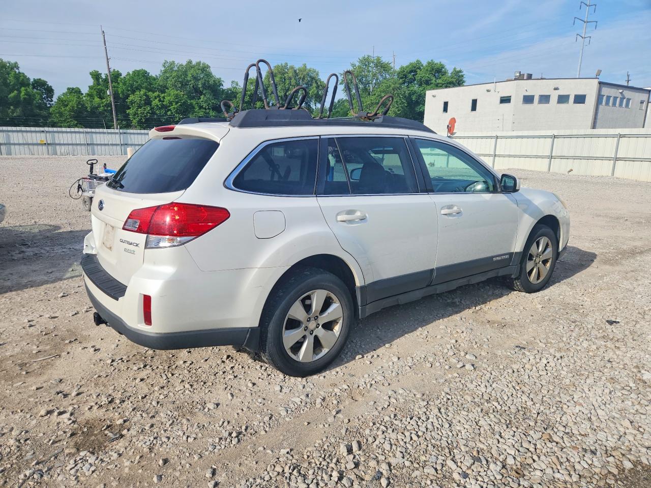 2011 Subaru Outback 2.5i Premium White vin: 4S4BRBCC0B3426669