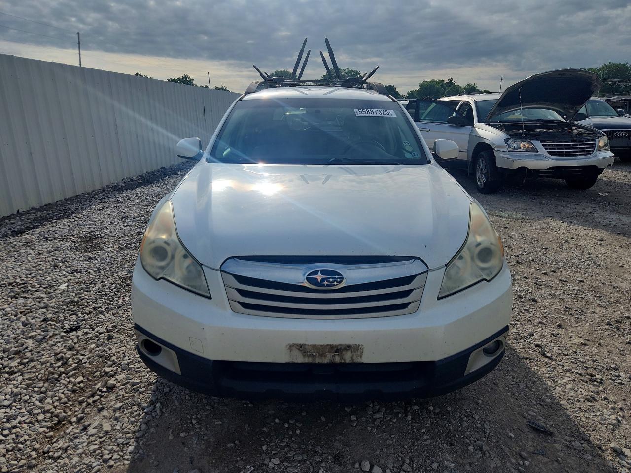 2011 Subaru Outback 2.5i Premium White vin: 4S4BRBCC0B3426669