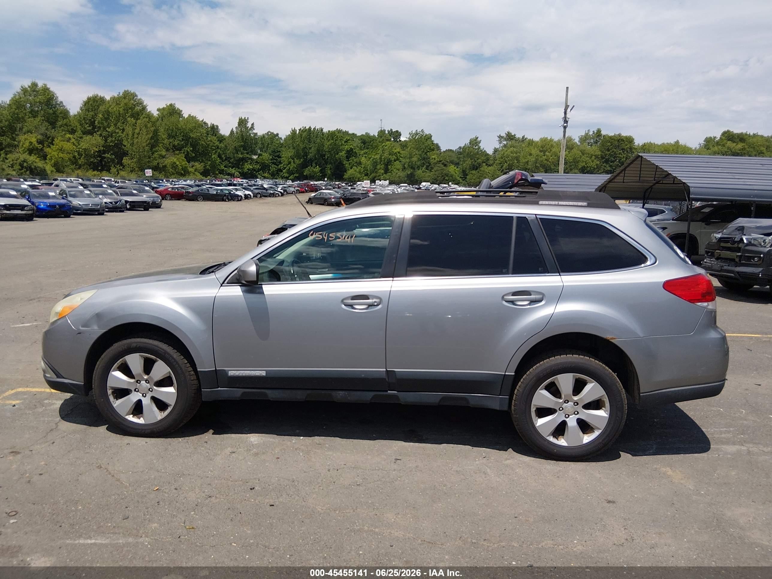 2011 Subaru Outback 2.5i Premium Gray vin: 4S4BRBCC0B3433007