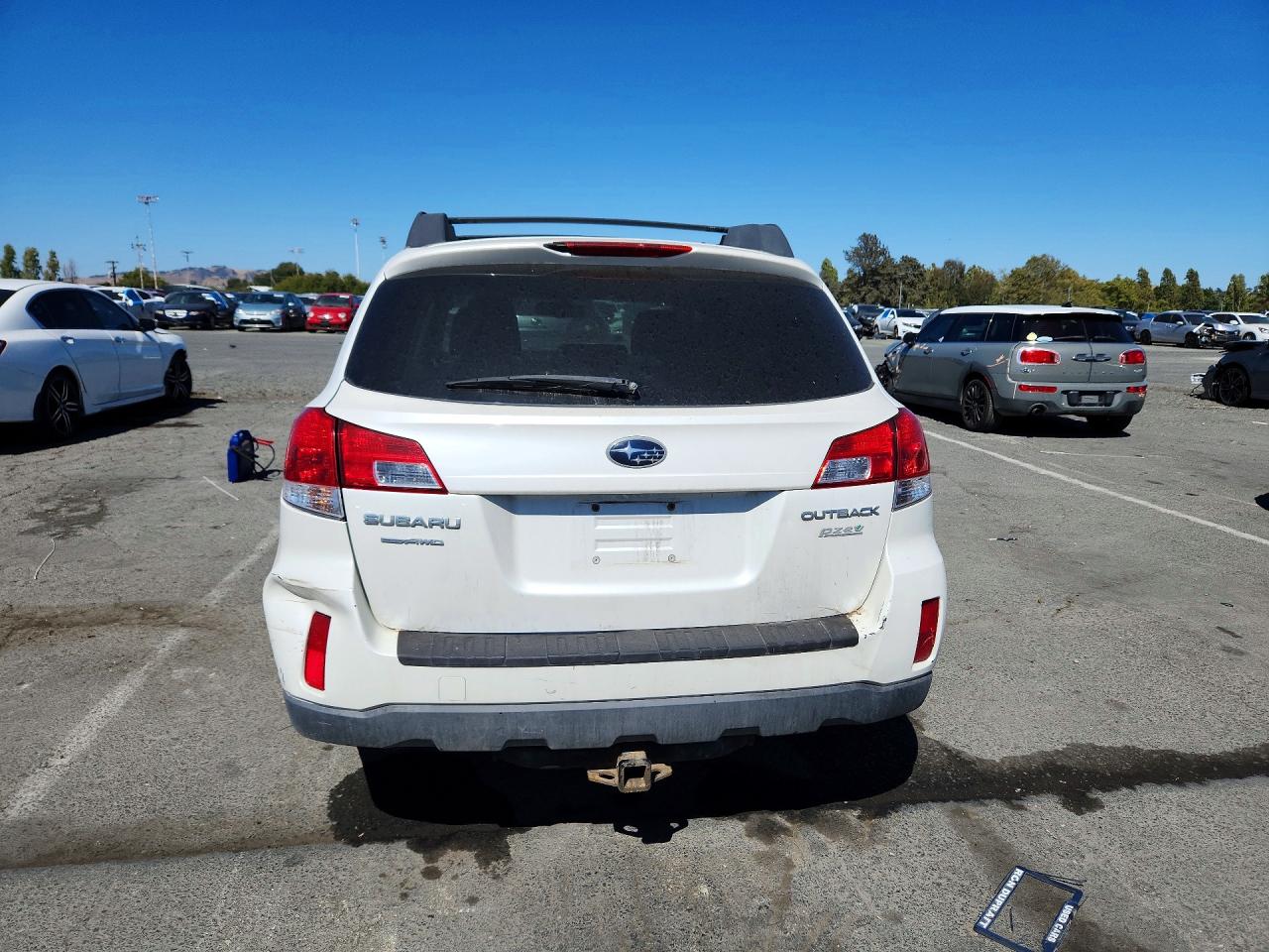 2012 Subaru Outback 2.5i Premium White vin: 4S4BRBCC0C3209513
