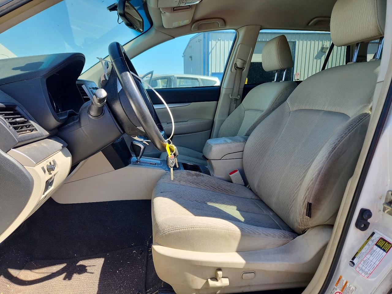 2012 Subaru Outback 2.5i Premium White vin: 4S4BRBCC0C3209513