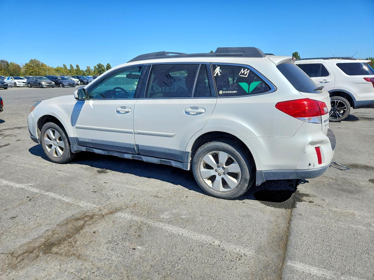 2012 Subaru Outback 2.5i Premium White vin: 4S4BRBCC0C3209513