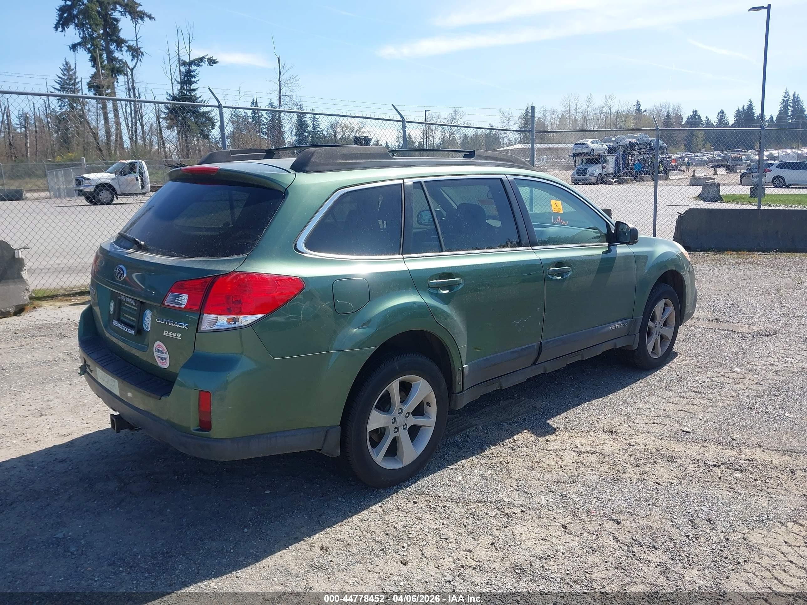 2013 Subaru Outback 2.5i Premium Green vin: 4S4BRBCC0D3237085