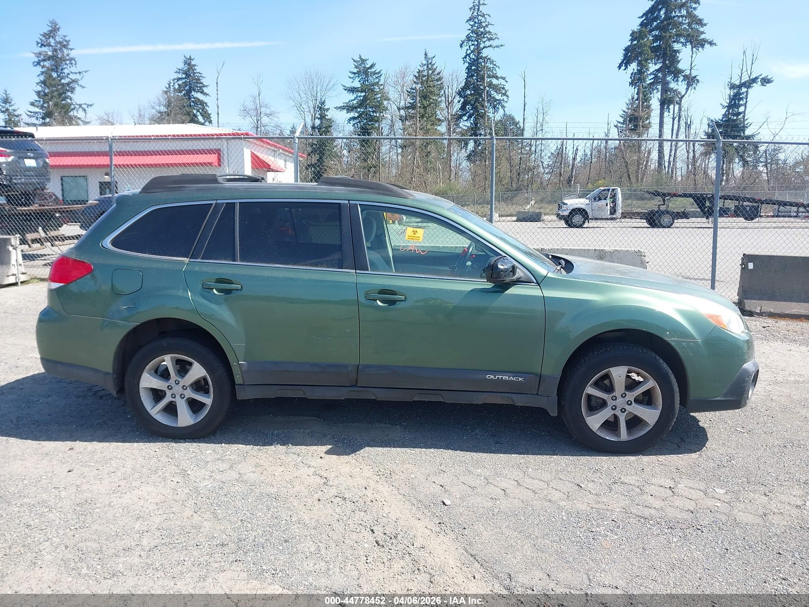 2013 Subaru Outback 2.5i Premium Green vin: 4S4BRBCC0D3237085