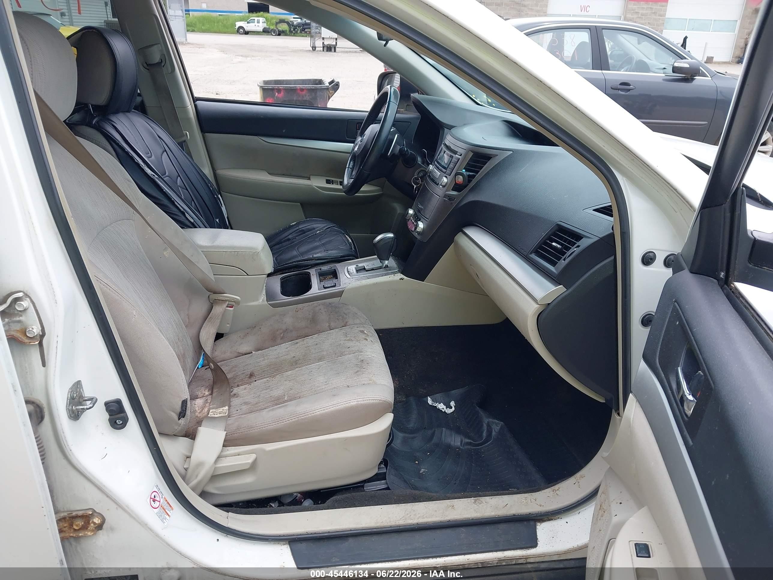 2013 Subaru Outback 2.5i Premium White vin: 4S4BRBCC0D3304347