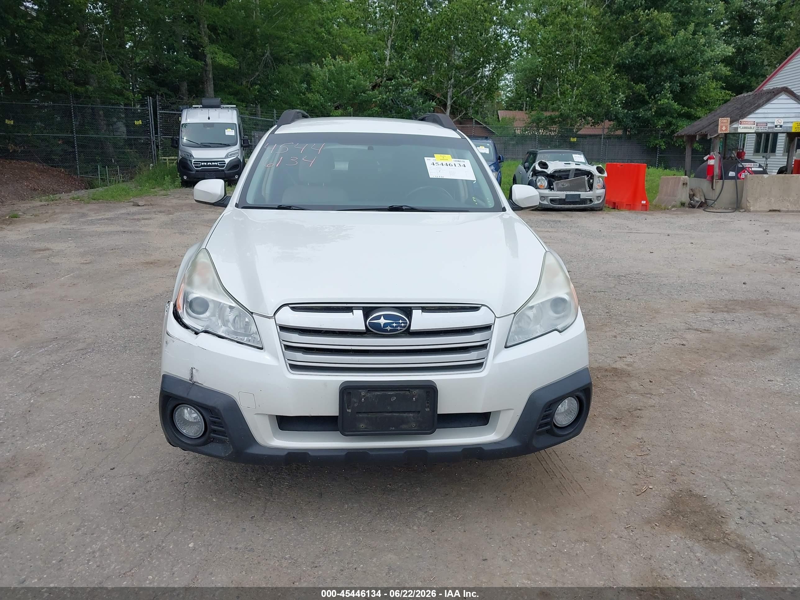 2013 Subaru Outback 2.5i Premium White vin: 4S4BRBCC0D3304347