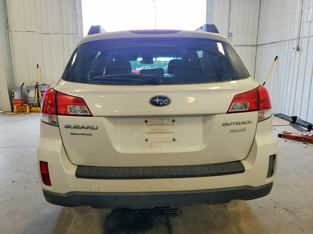 2013 Subaru Outback 2.5i Premium White vin: 4S4BRBCC0D3318054