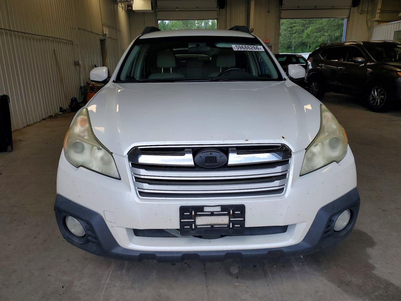 2013 Subaru Outback 2.5i Premium White vin: 4S4BRBCC0D3318054