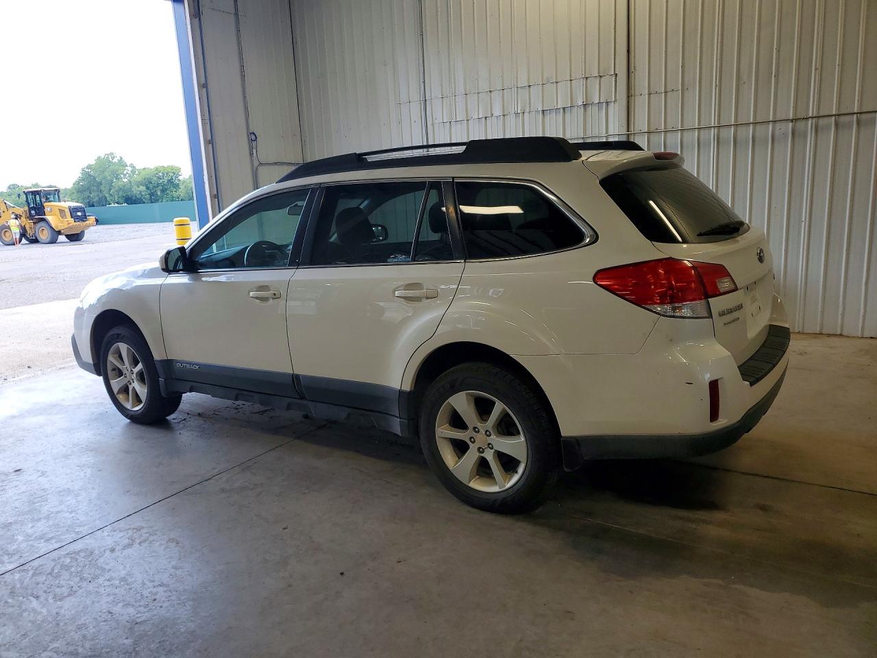 2013 Subaru Outback 2.5i Premium White vin: 4S4BRBCC0D3318054