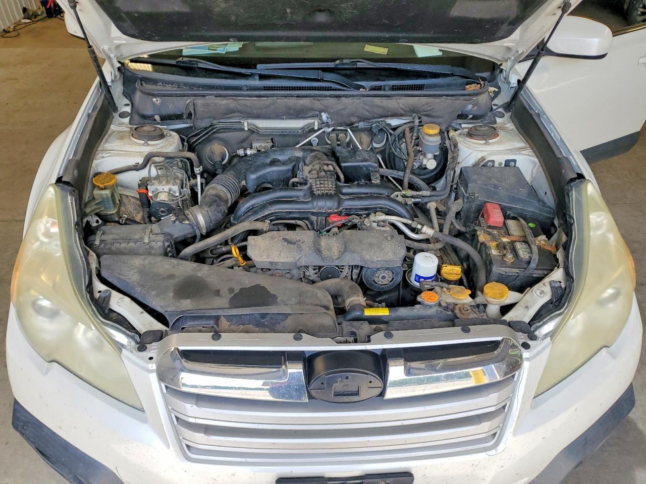 2013 Subaru Outback 2.5i Premium White vin: 4S4BRBCC0D3318054