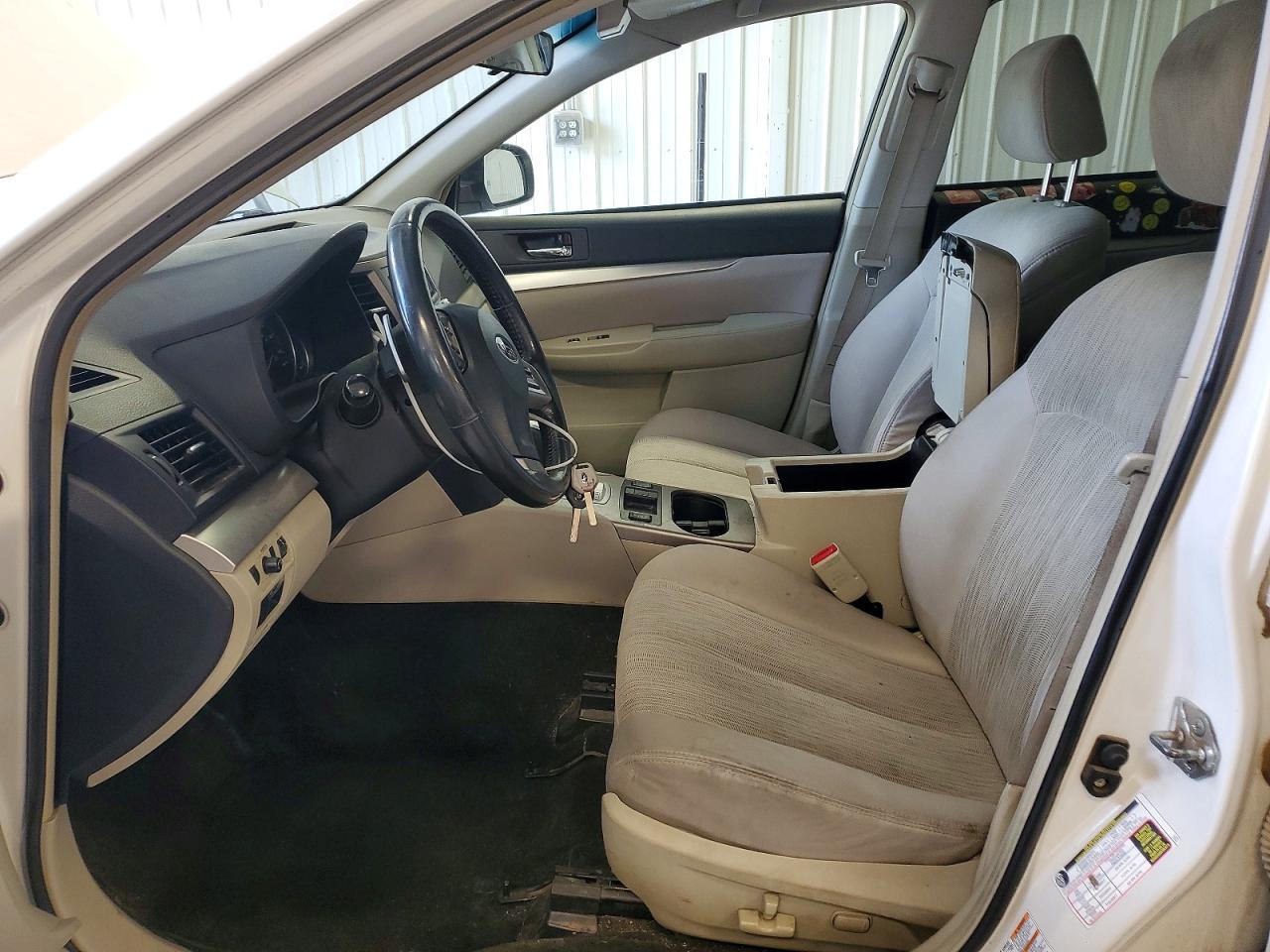 2013 Subaru Outback 2.5i Premium White vin: 4S4BRBCC0D3318054