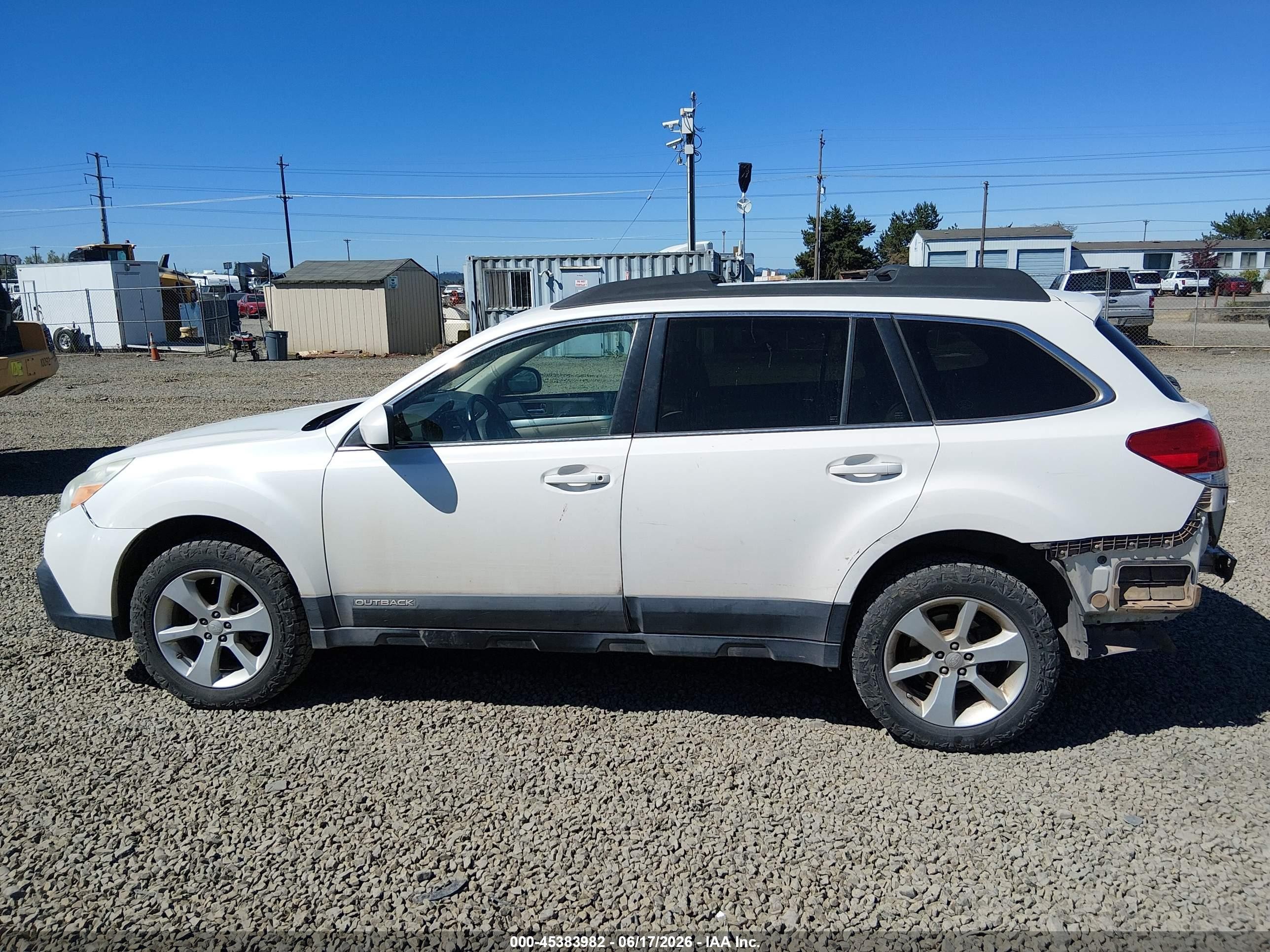 2014 Subaru Outback 2.5i Premium White vin: 4S4BRBCC0E3226525