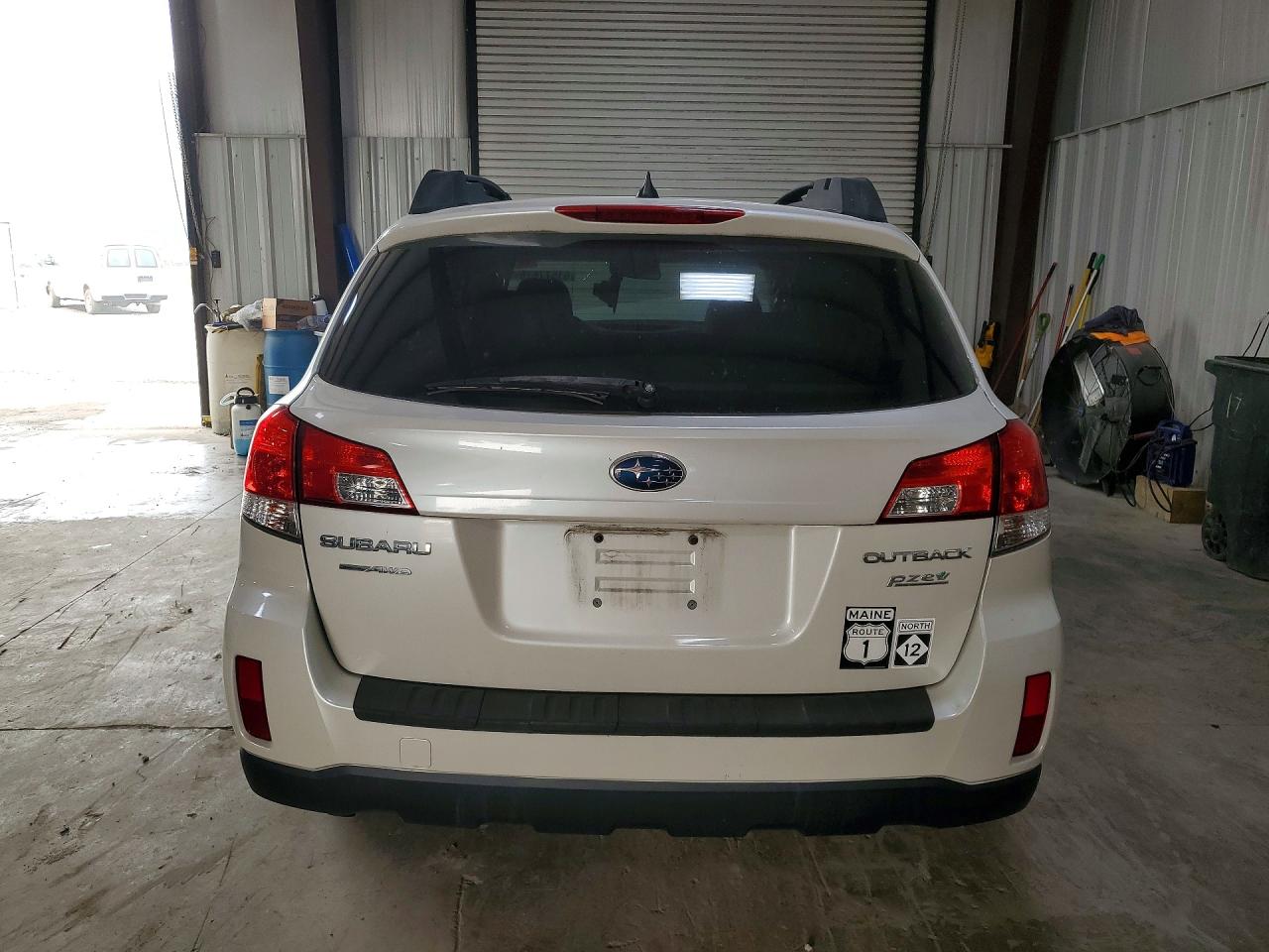 2014 Subaru Outback 2.5i Premium White vin: 4S4BRBCC0E3279855