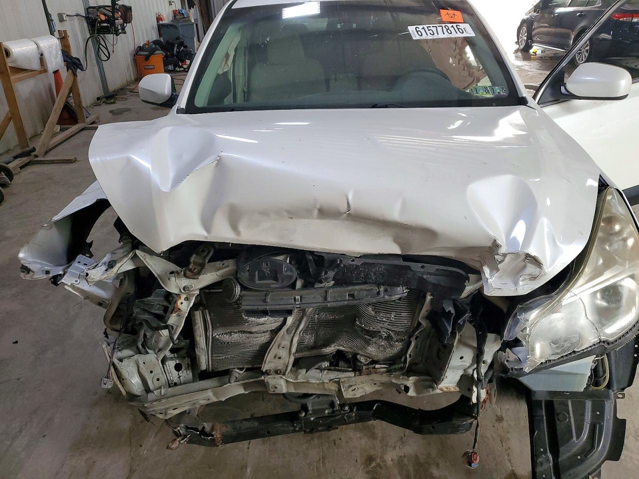 2014 Subaru Outback 2.5i Premium White vin: 4S4BRBCC0E3279855