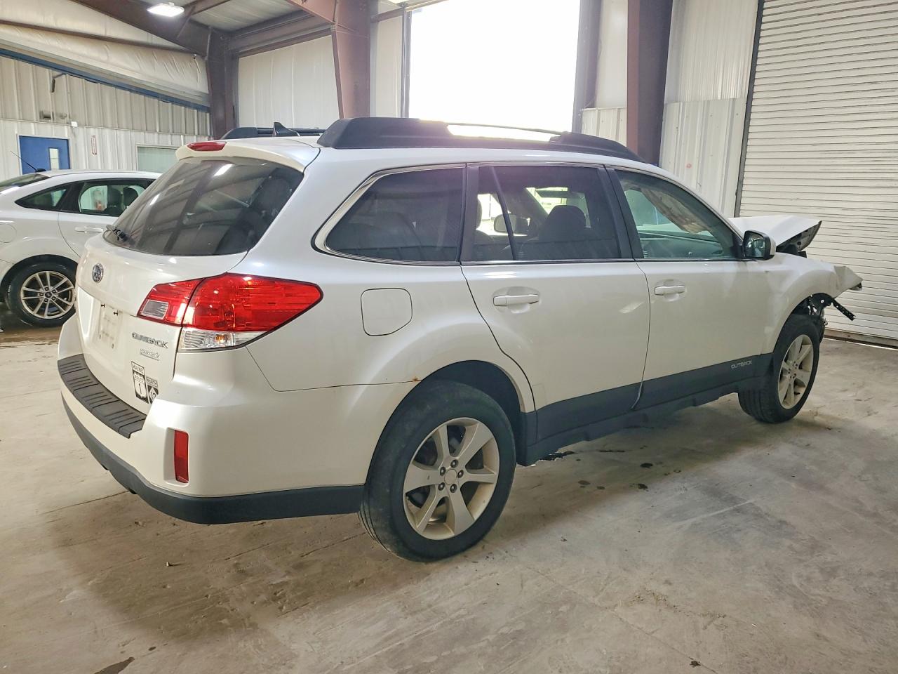2014 Subaru Outback 2.5i Premium White vin: 4S4BRBCC0E3279855