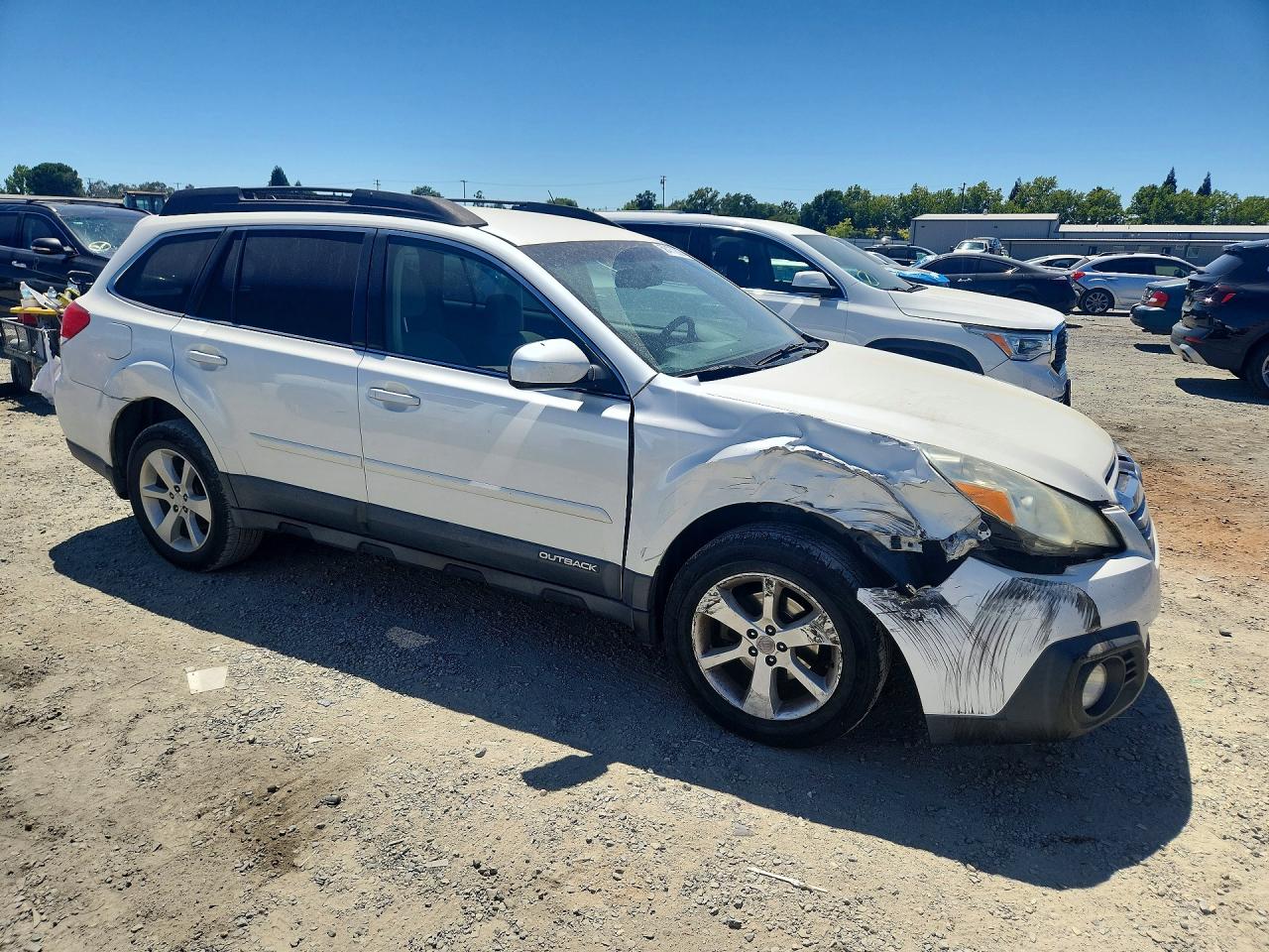 2014 Subaru Outback 2.5i Premium White vin: 4S4BRBCC0E3299832