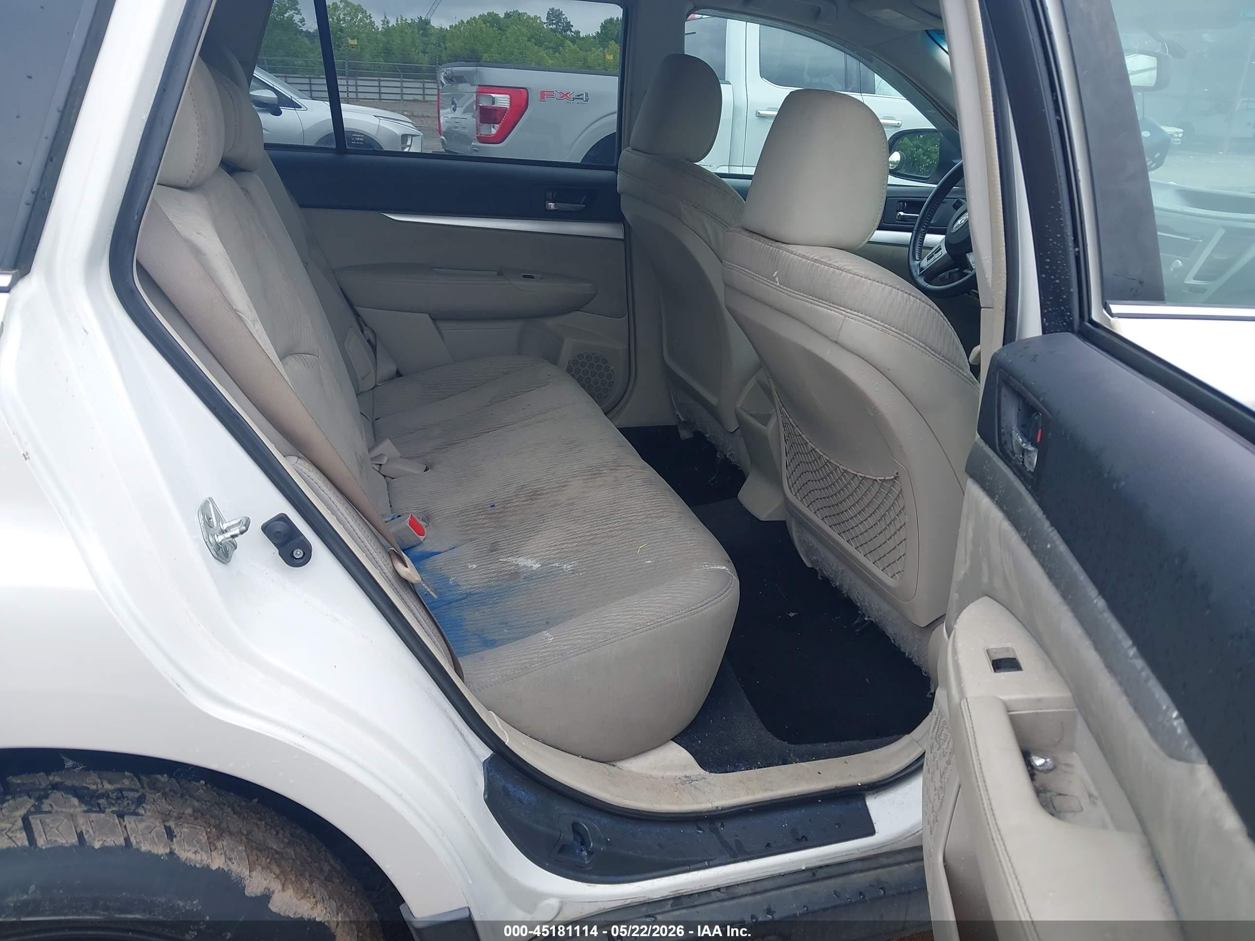 2011 Subaru Outback 2.5i Premium Белый vin: 4S4BRBCC1B3338620