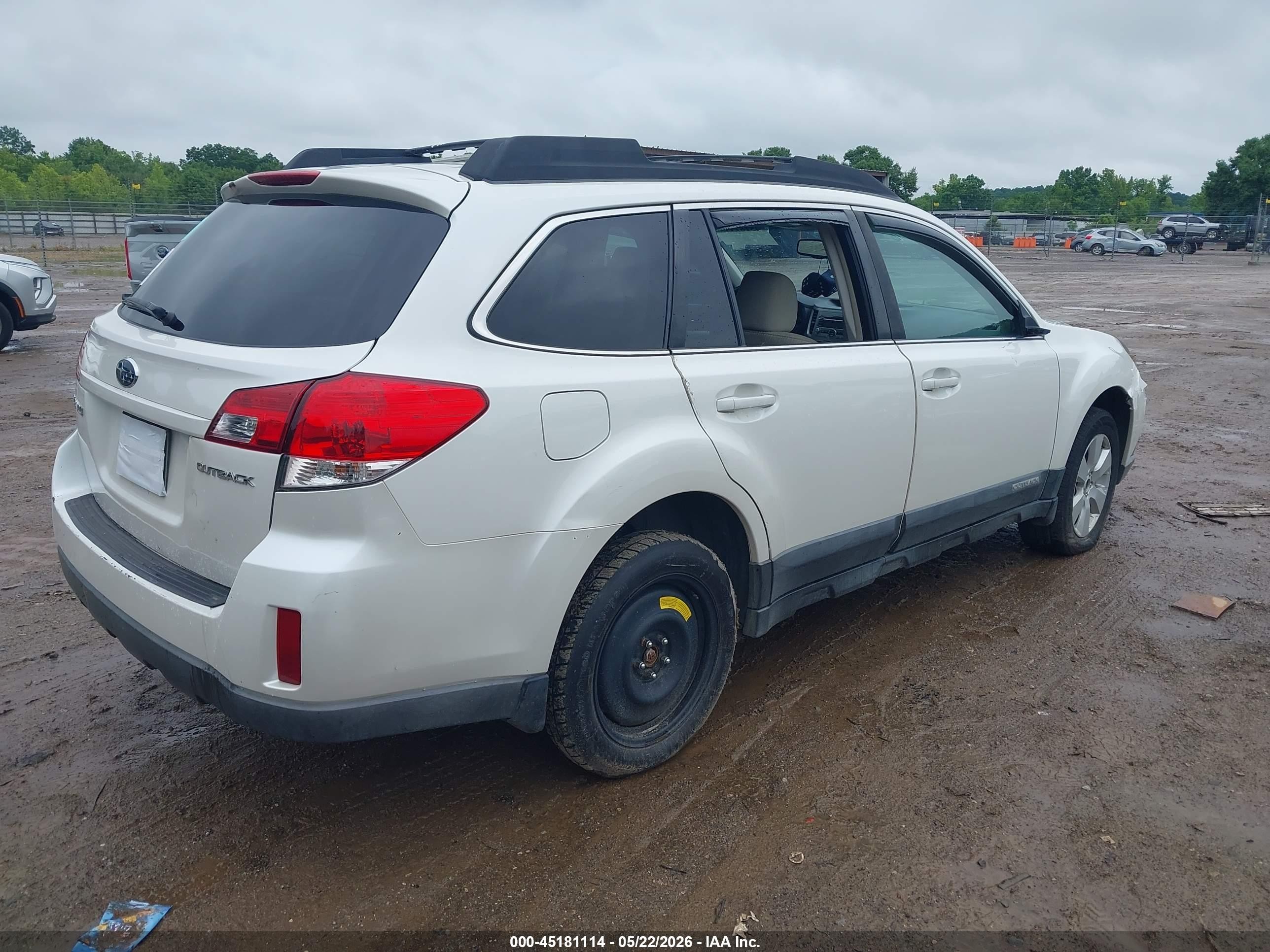 2011 Subaru Outback 2.5i Premium Белый vin: 4S4BRBCC1B3338620