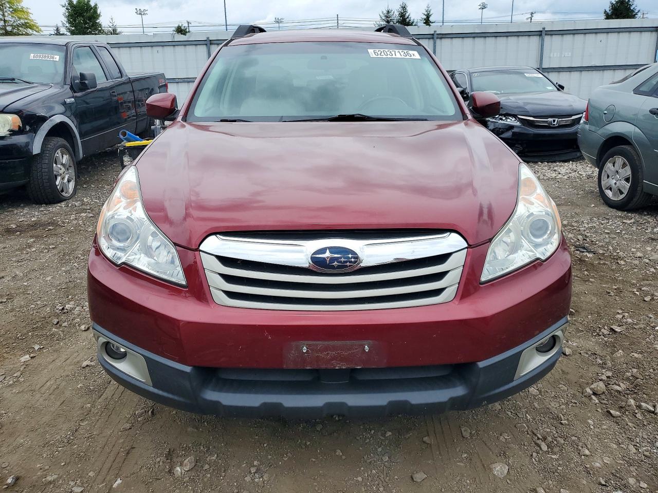 2011 Subaru Outback 2.5i Premium Red vin: 4S4BRBCC1B3387395