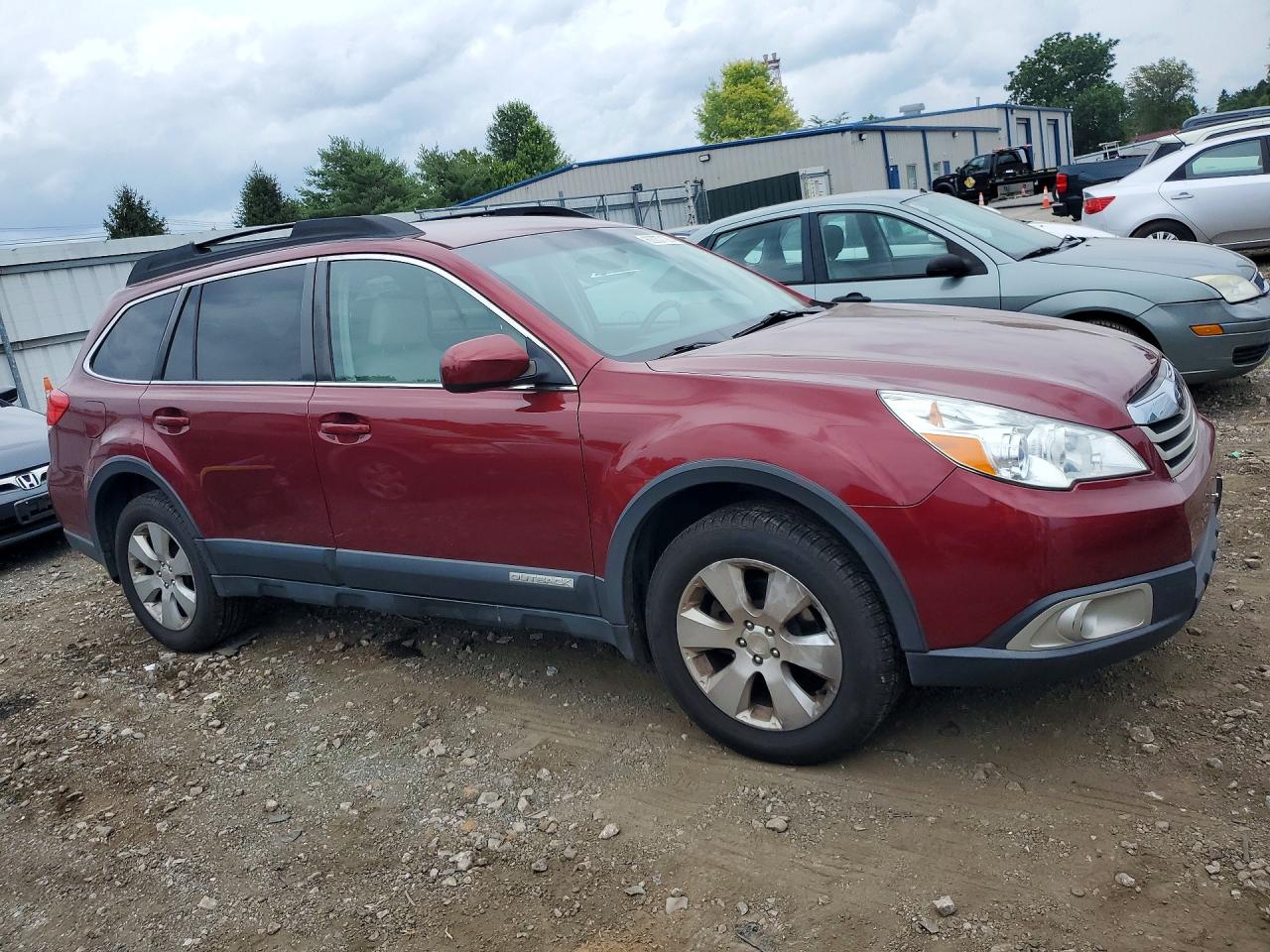 2011 Subaru Outback 2.5i Premium Red vin: 4S4BRBCC1B3387395