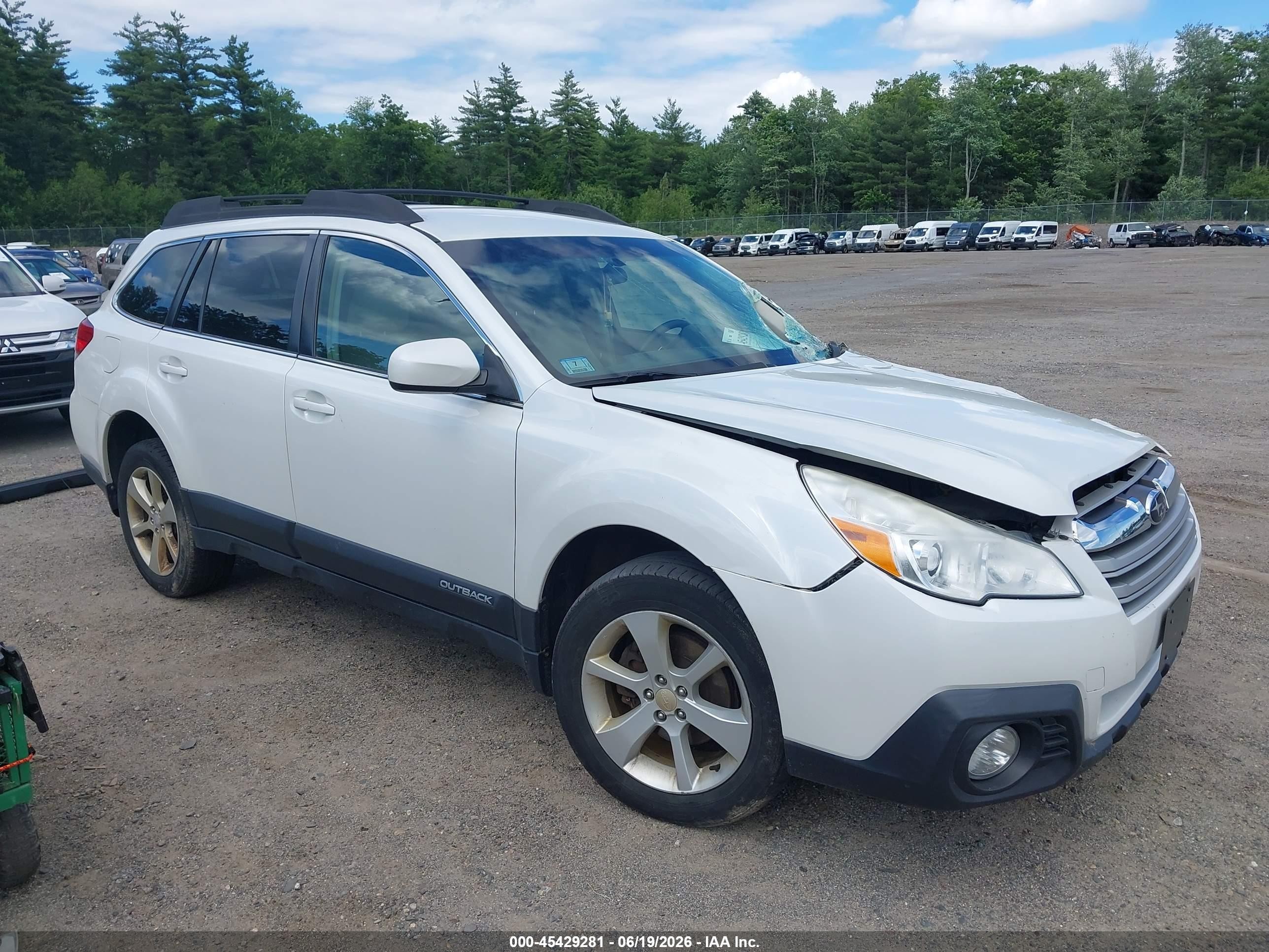2013 Subaru Outback 2.5i Premium White vin: 4S4BRBCC1D3226581