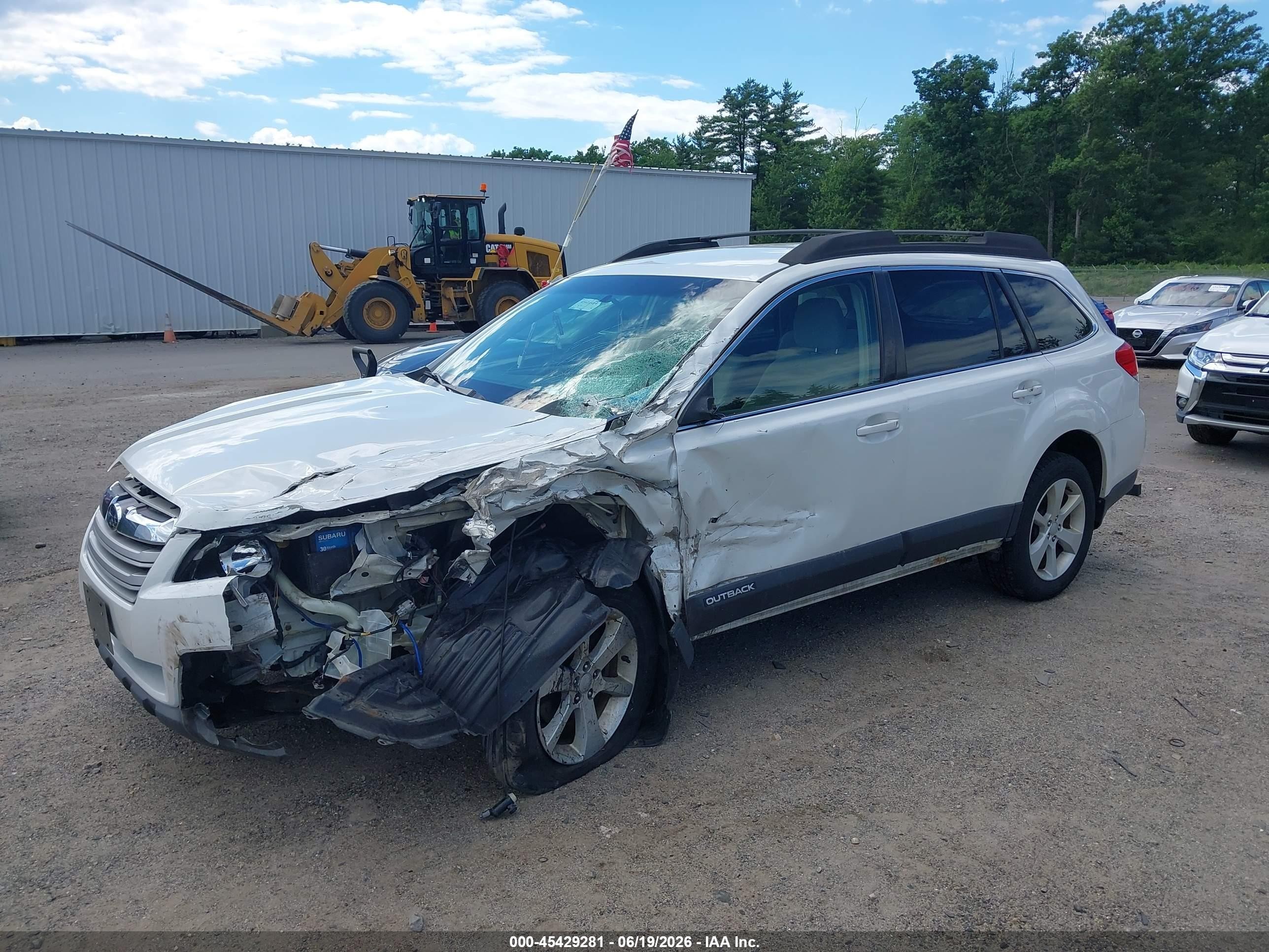 2013 Subaru Outback 2.5i Premium White vin: 4S4BRBCC1D3226581