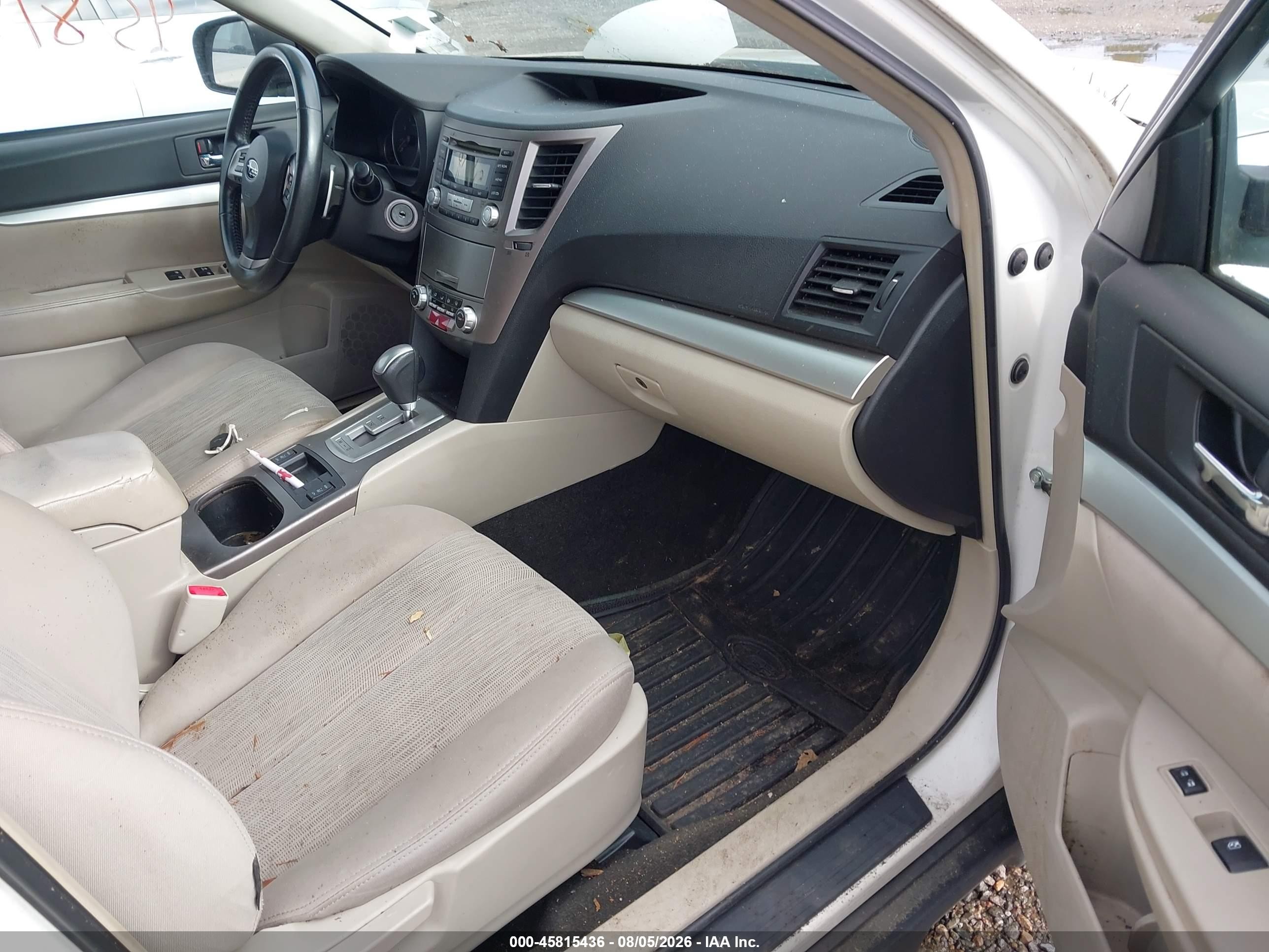 2013 Subaru Outback 2.5i Premium White vin: 4S4BRBCC1D3227262