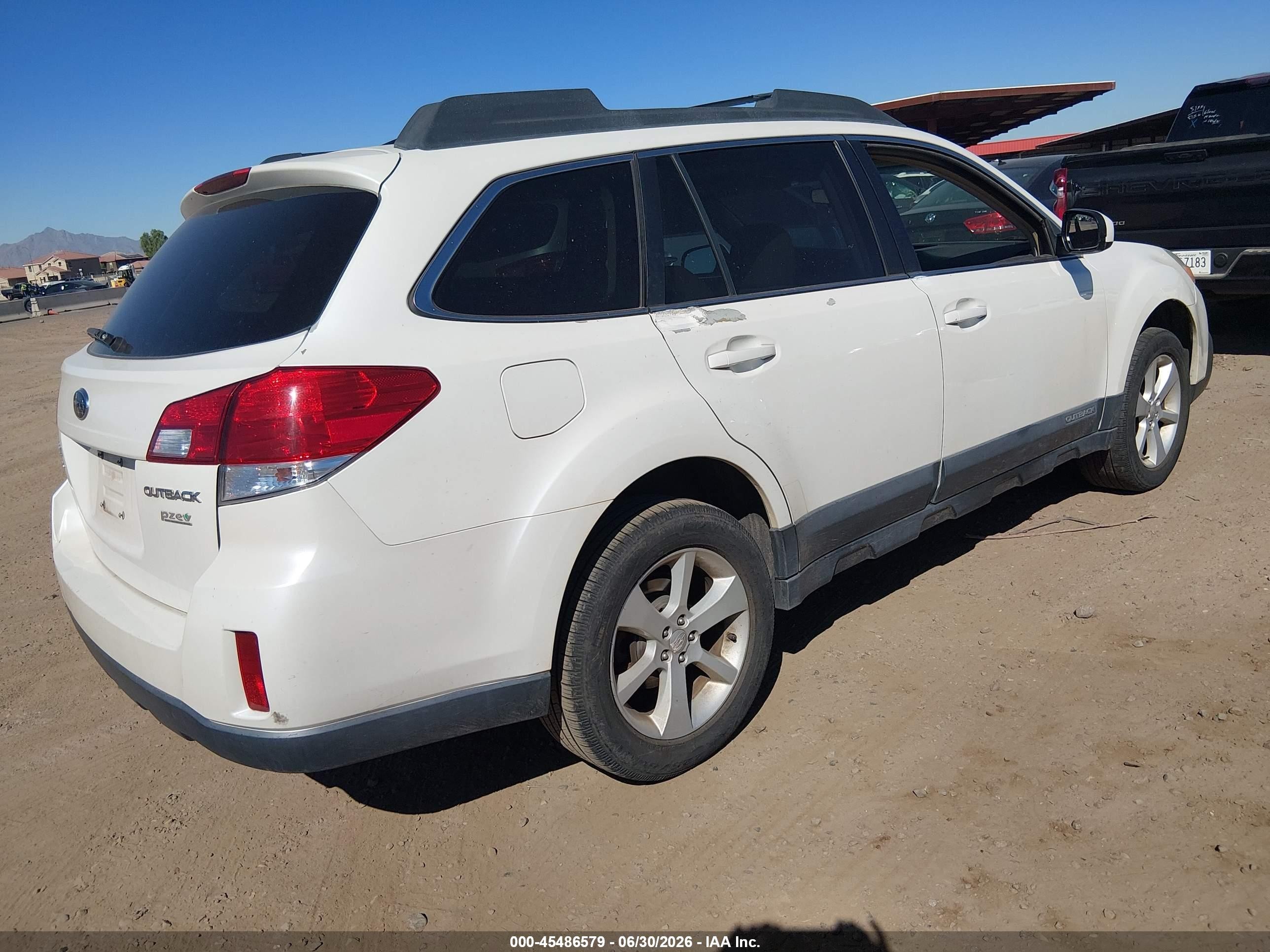2013 Subaru Outback 2.5i Premium White vin: 4S4BRBCC1D3278552