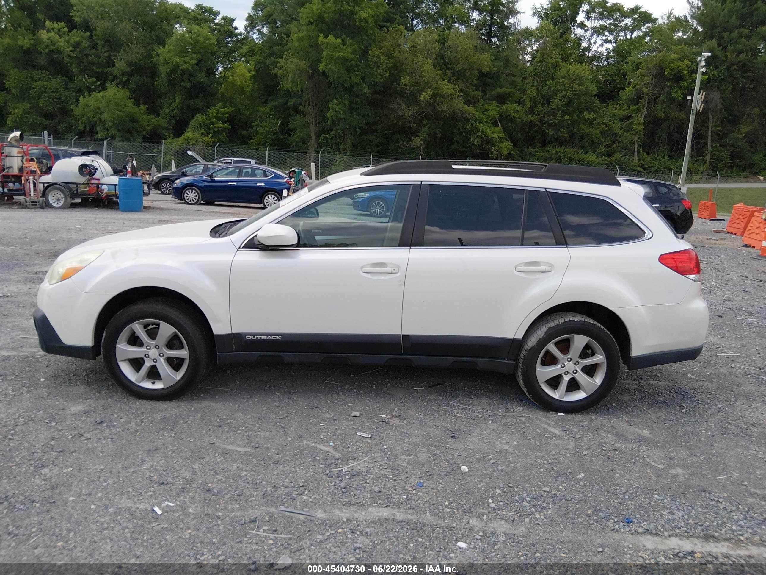 2013 Subaru Outback 2.5i Premium Белый vin: 4S4BRBCC1D3288854