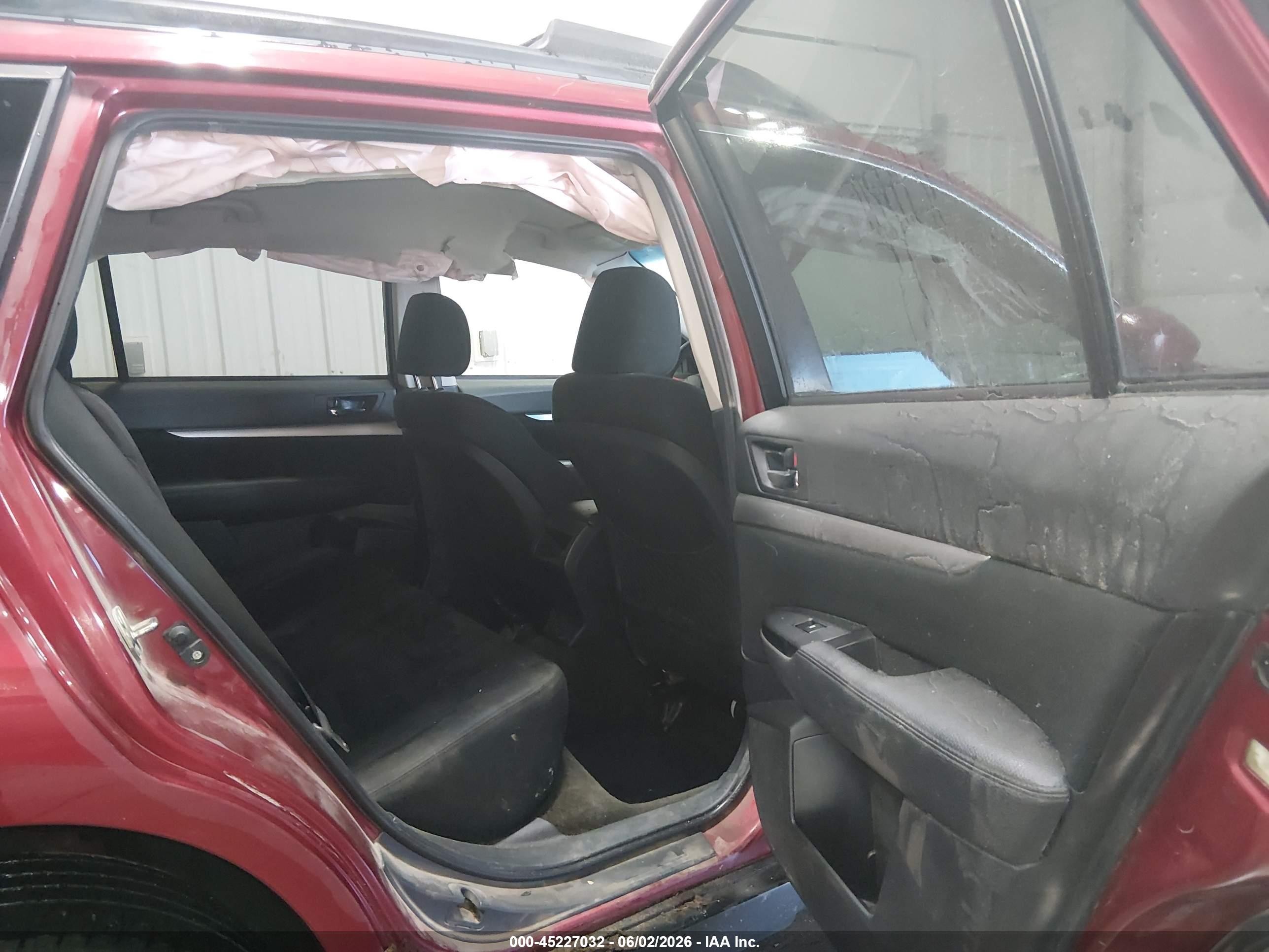 2014 Subaru Outback 2.5i Premium Red vin: 4S4BRBCC1E1269508