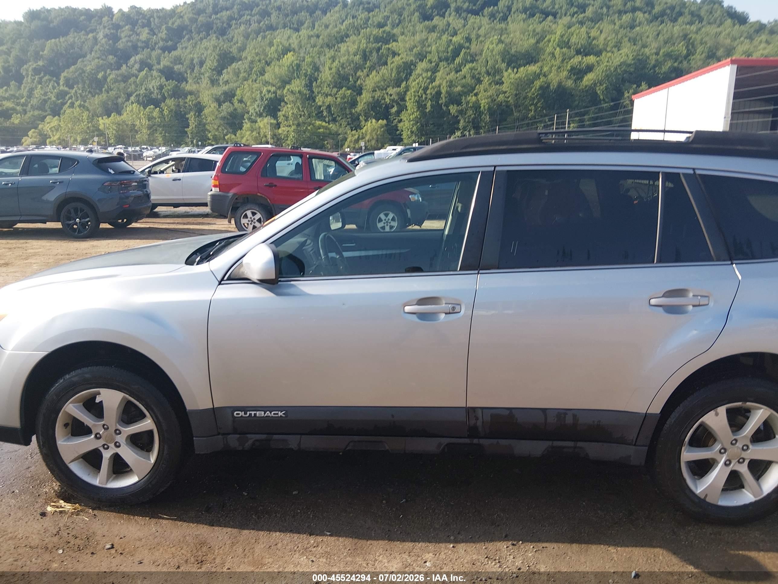 2014 Subaru Outback 2.5i Premium Silver vin: 4S4BRBCC1E3200614
