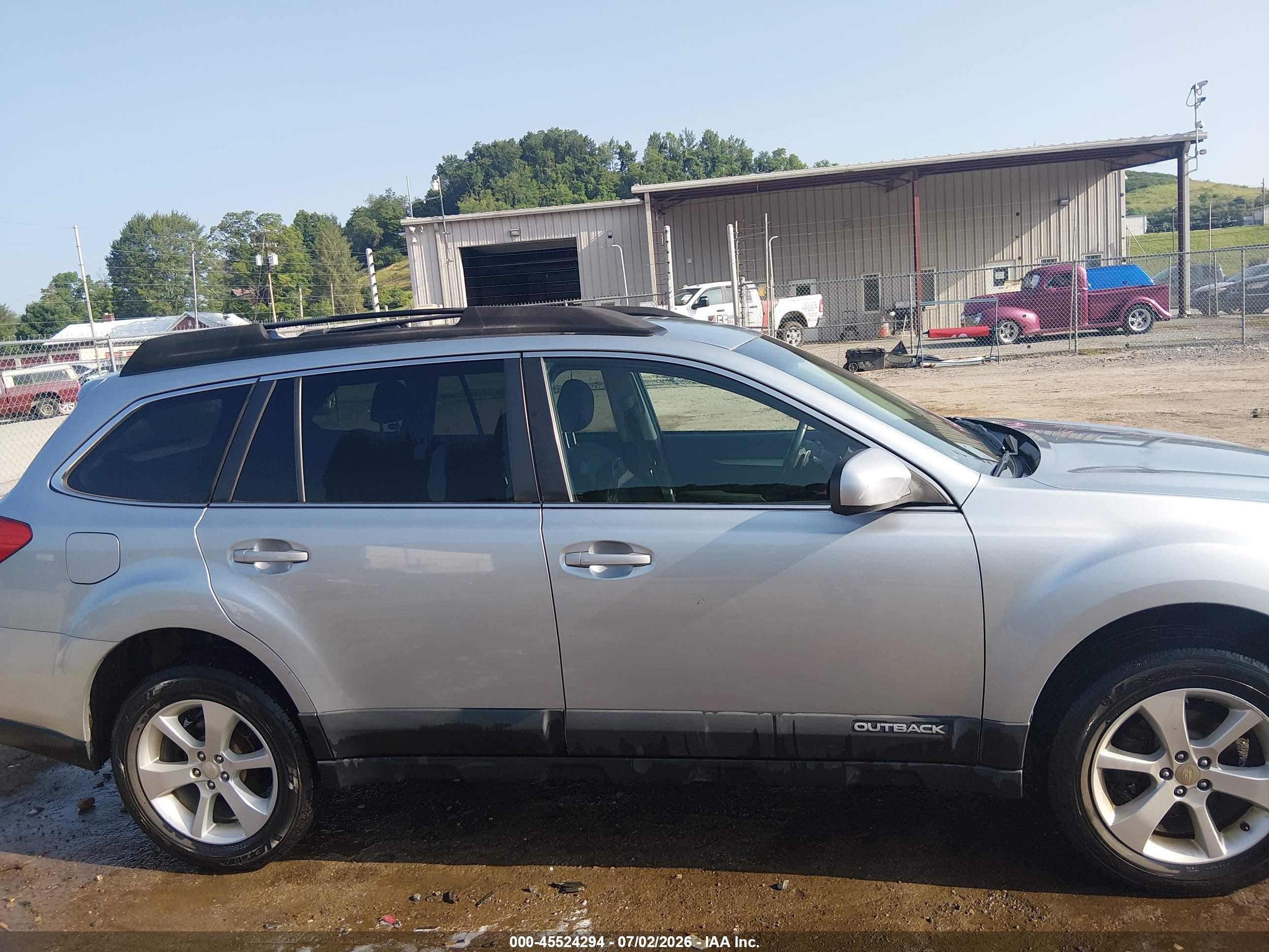 2014 Subaru Outback 2.5i Premium Silver vin: 4S4BRBCC1E3200614
