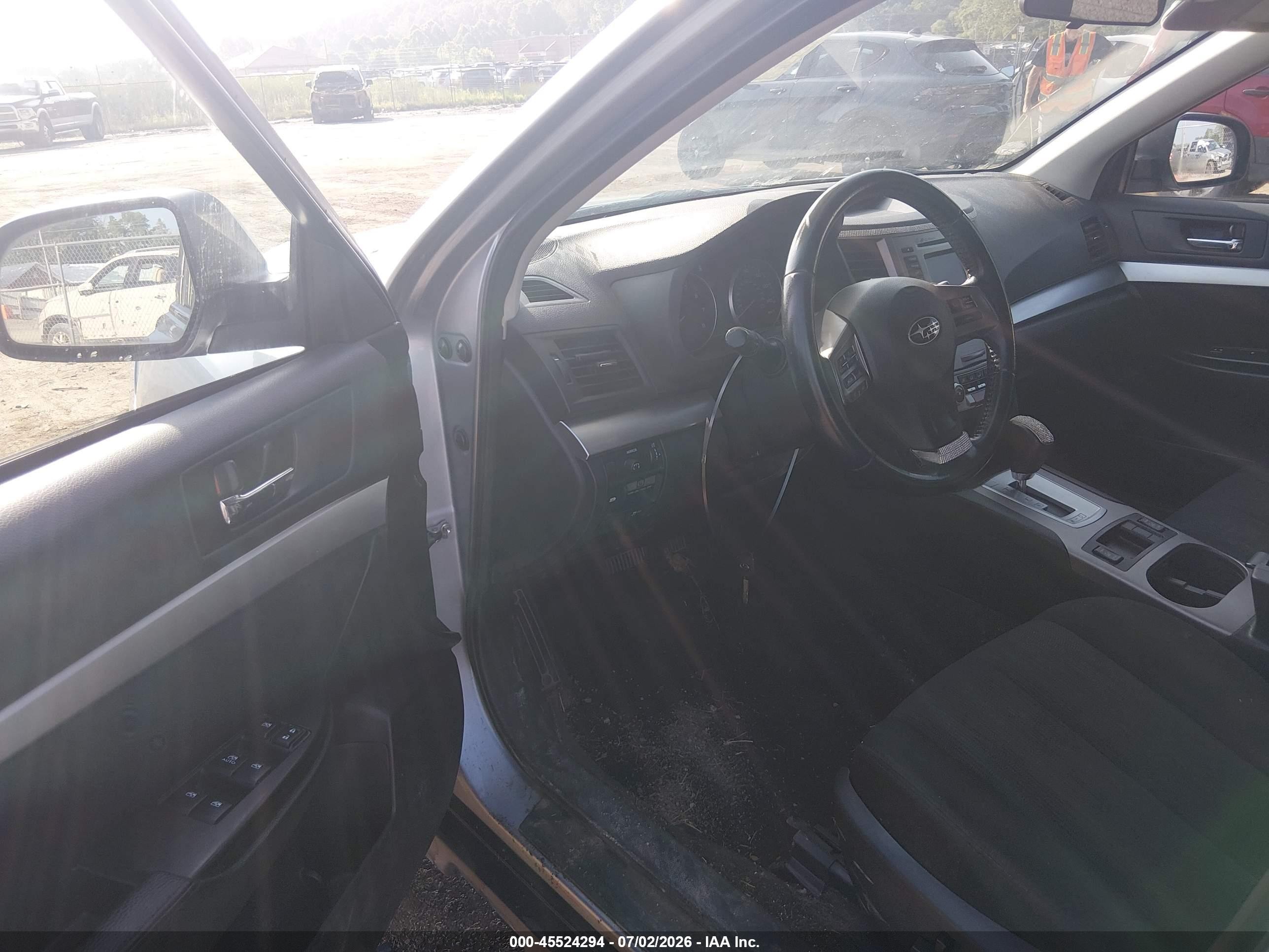 2014 Subaru Outback 2.5i Premium Silver vin: 4S4BRBCC1E3200614