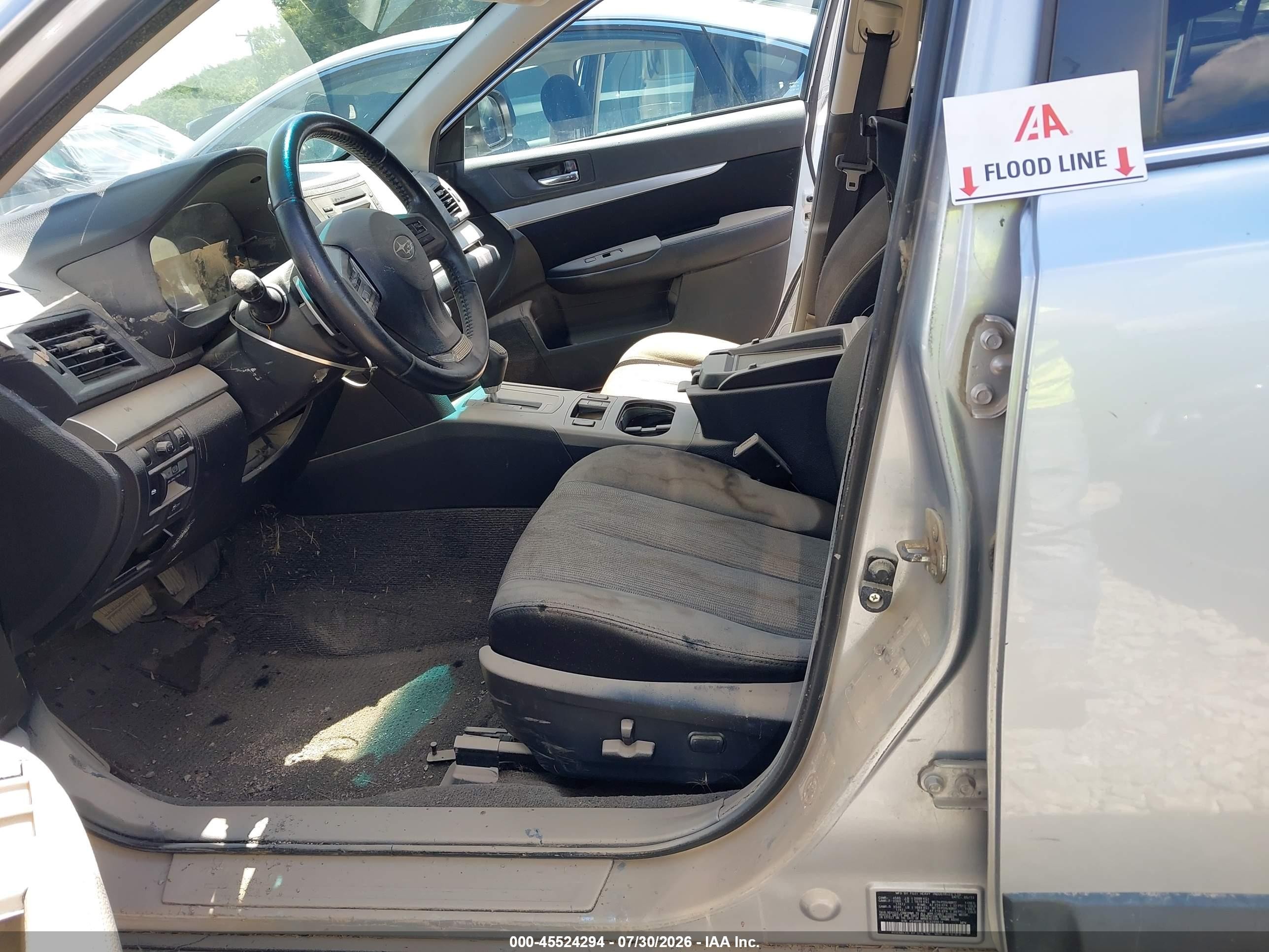 2014 Subaru Outback 2.5i Premium Silver vin: 4S4BRBCC1E3200614