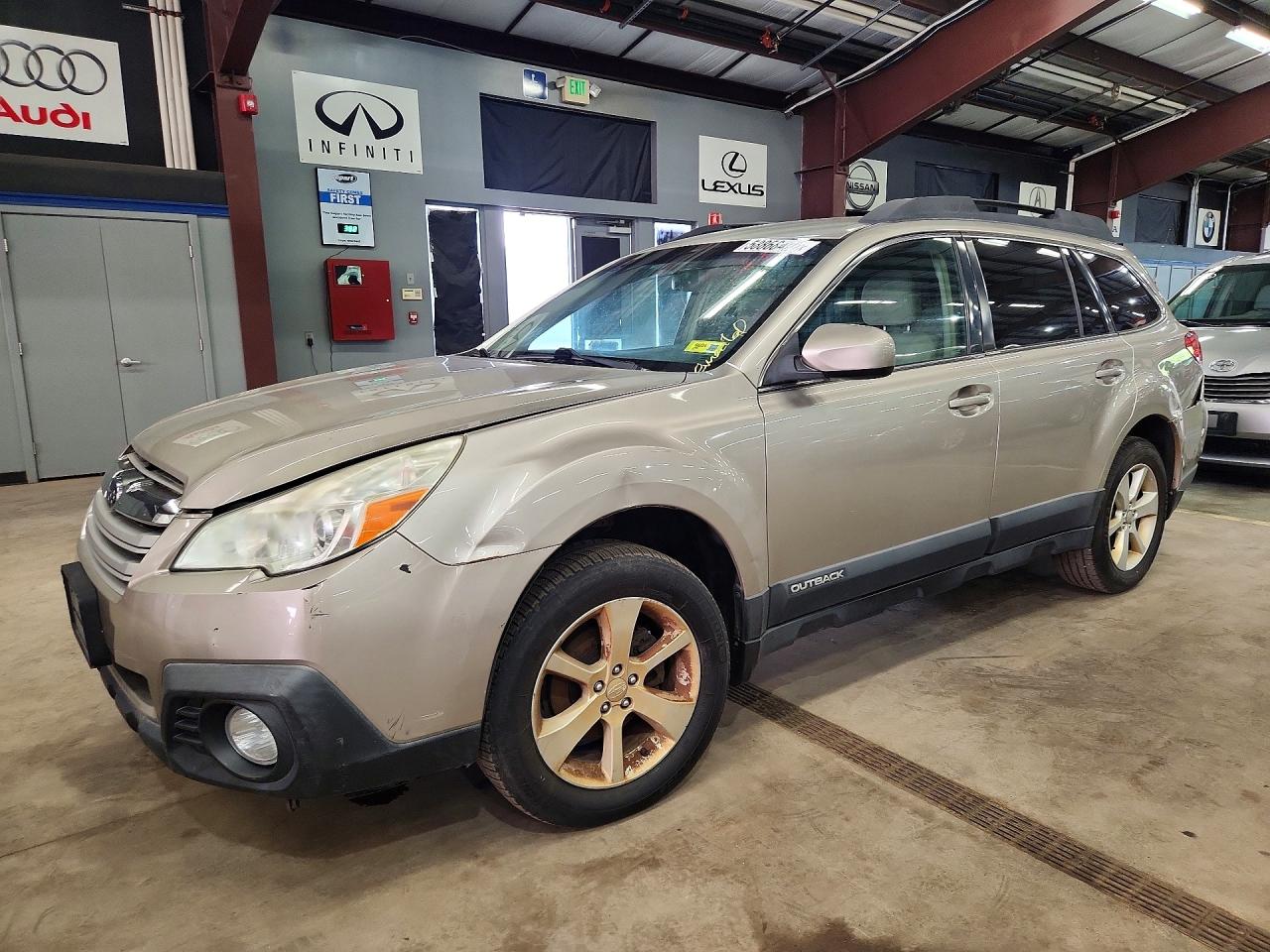2014 Subaru Outback 2.5i Premium Бежевый vin: 4S4BRBCC1E3222371
