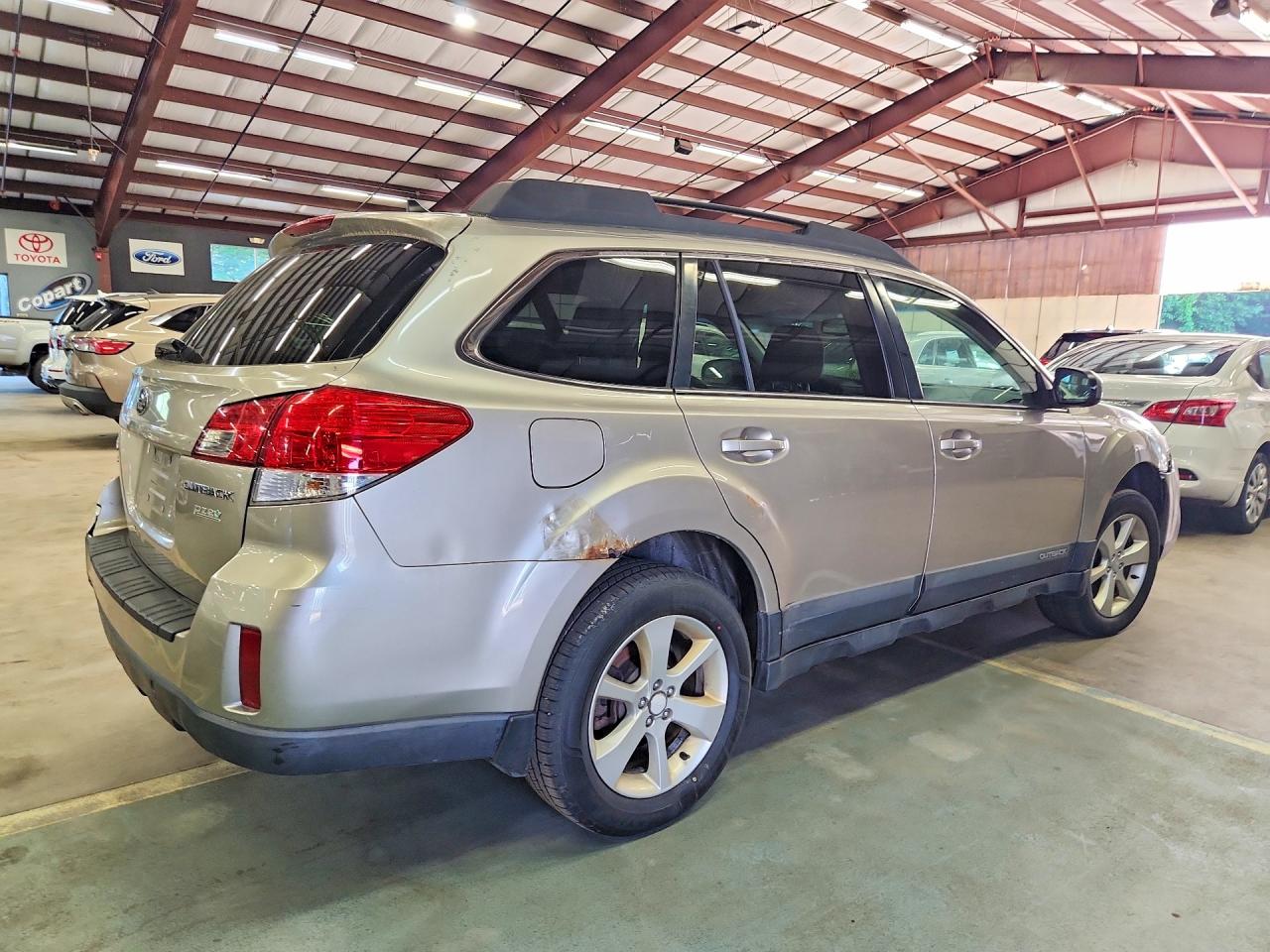 2014 Subaru Outback 2.5i Premium Бежевый vin: 4S4BRBCC1E3222371