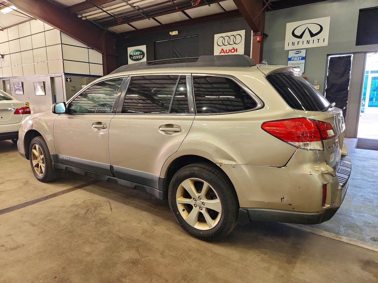 2014 Subaru Outback 2.5i Premium Бежевый vin: 4S4BRBCC1E3222371