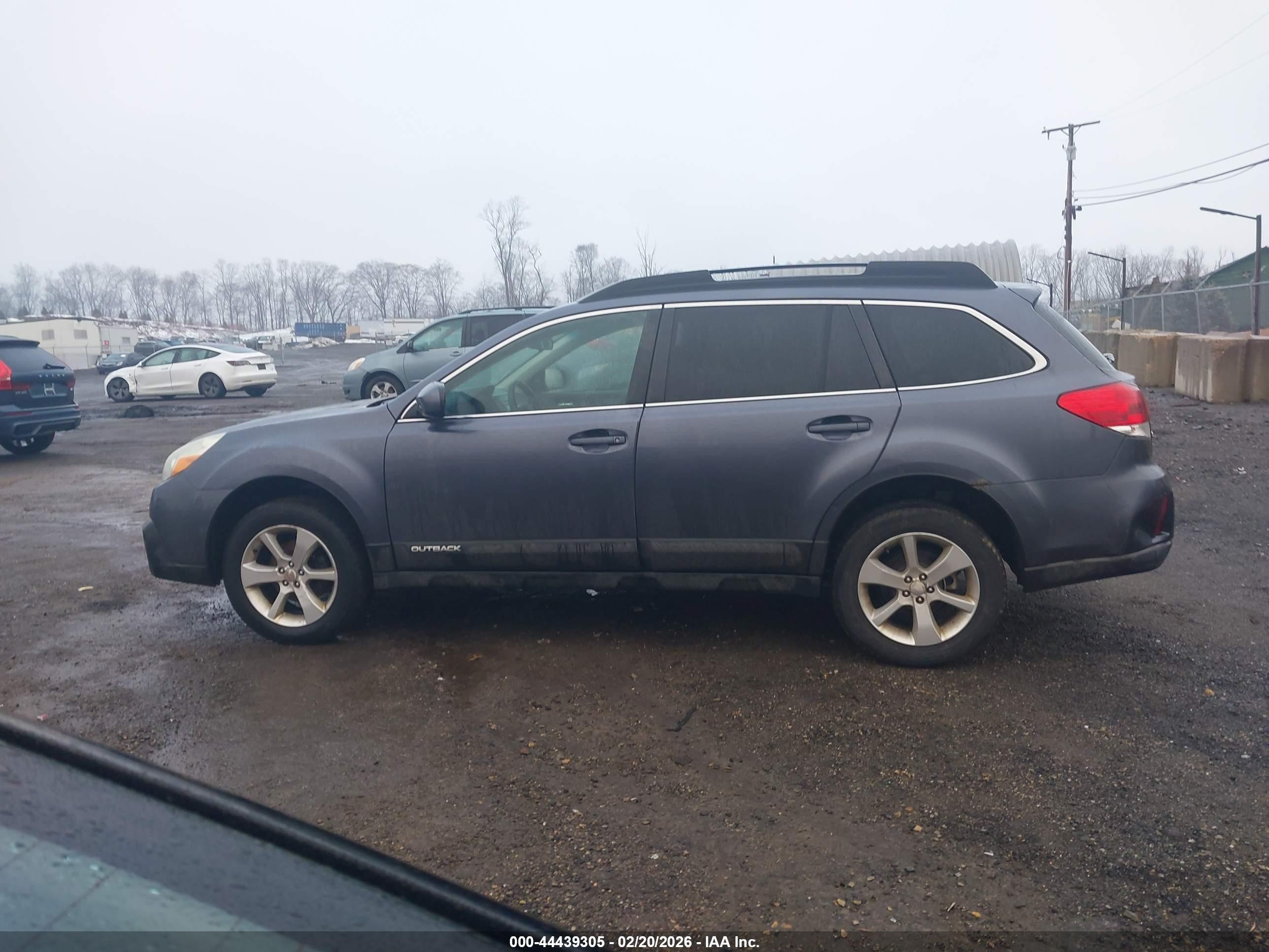 2014 Subaru Outback 2.5i Premium Blue vin: 4S4BRBCC1E3240563