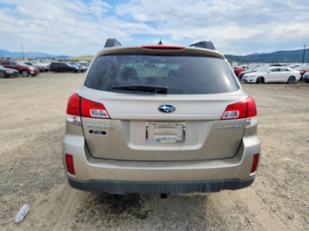 2014 Subaru Outback 2.5i Premium Gold vin: 4S4BRBCC1E3248095