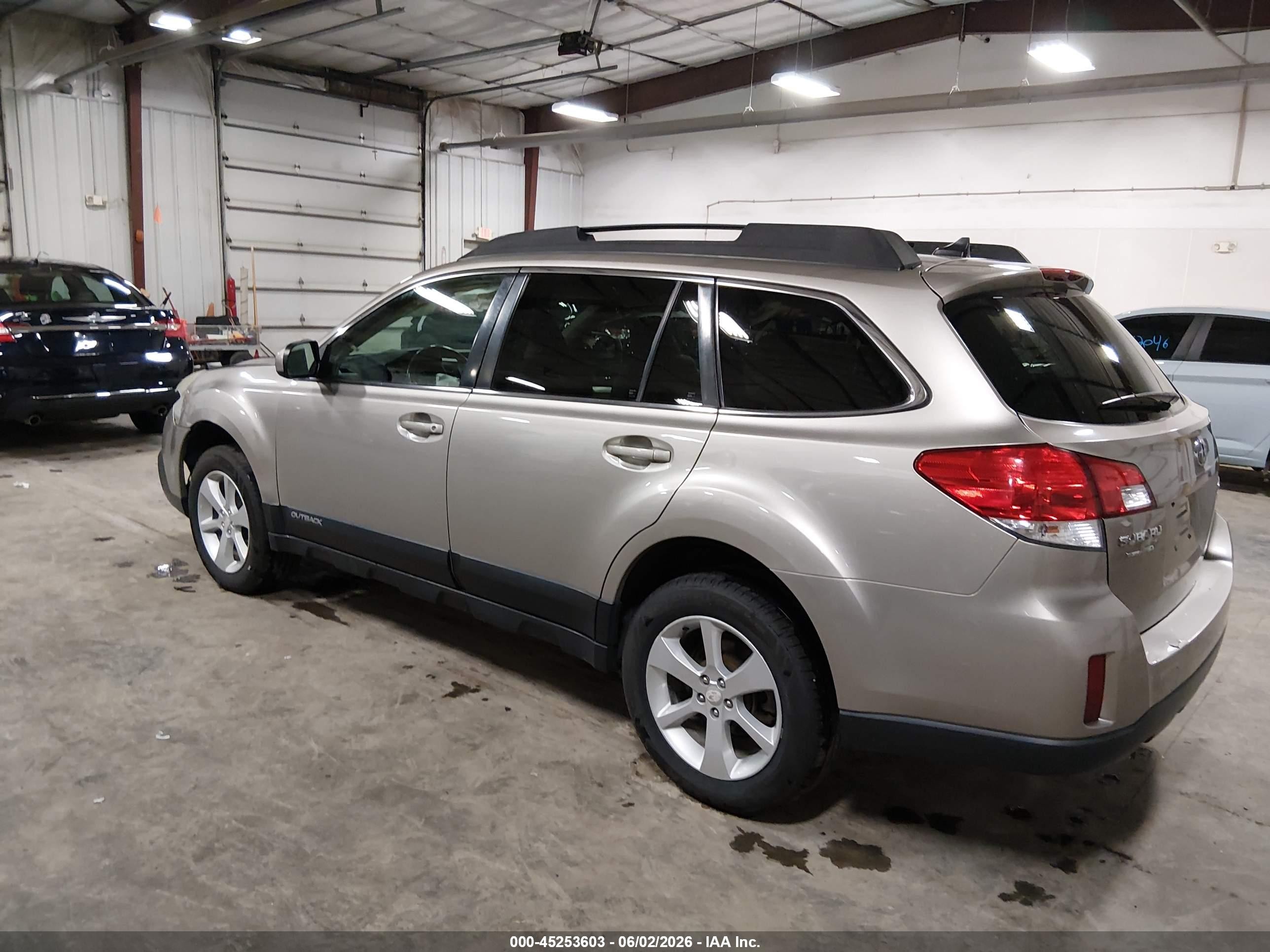 2014 Subaru Outback 2.5i Premium Gold vin: 4S4BRBCC1E3258450