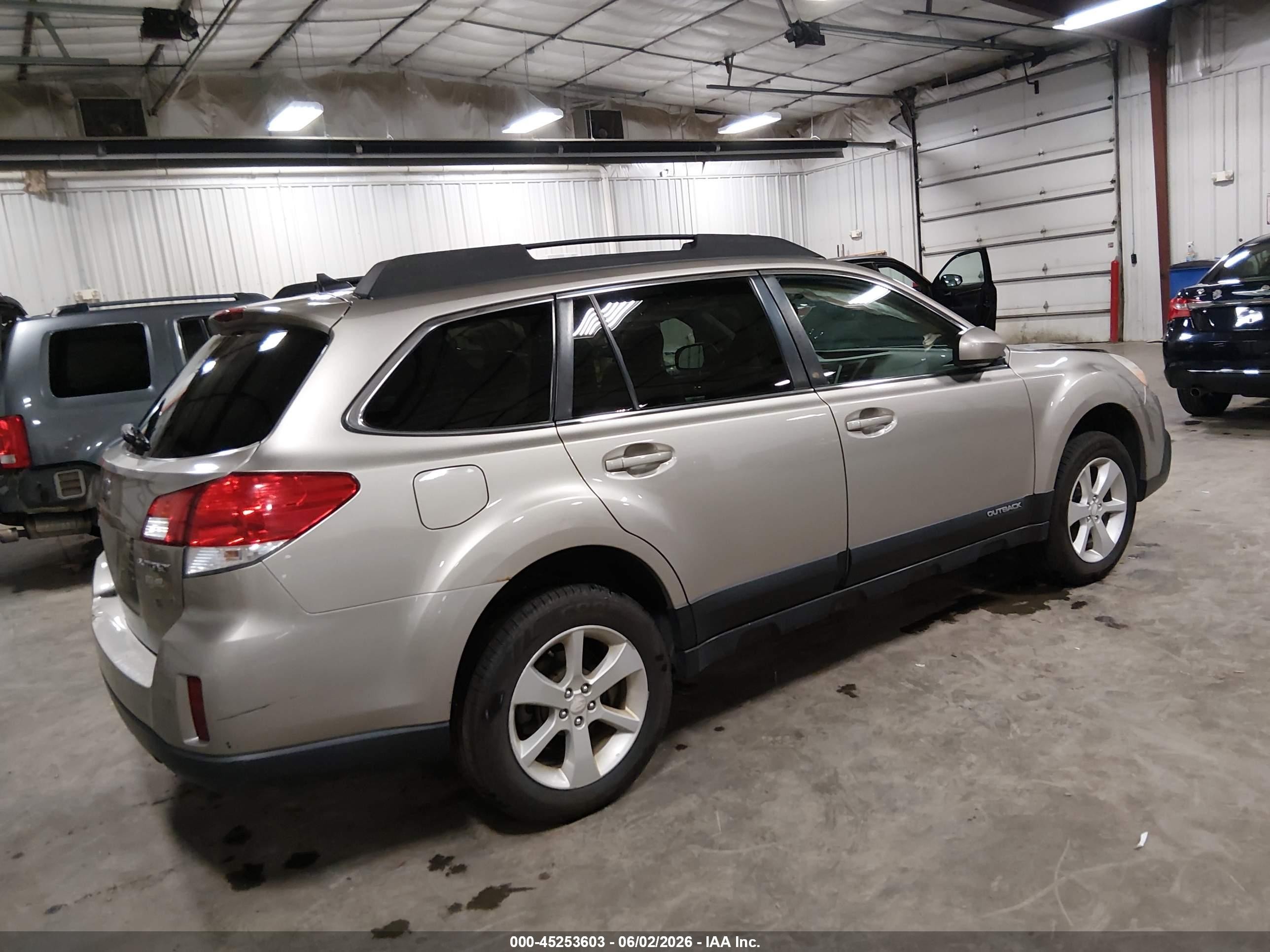 2014 Subaru Outback 2.5i Premium Gold vin: 4S4BRBCC1E3258450