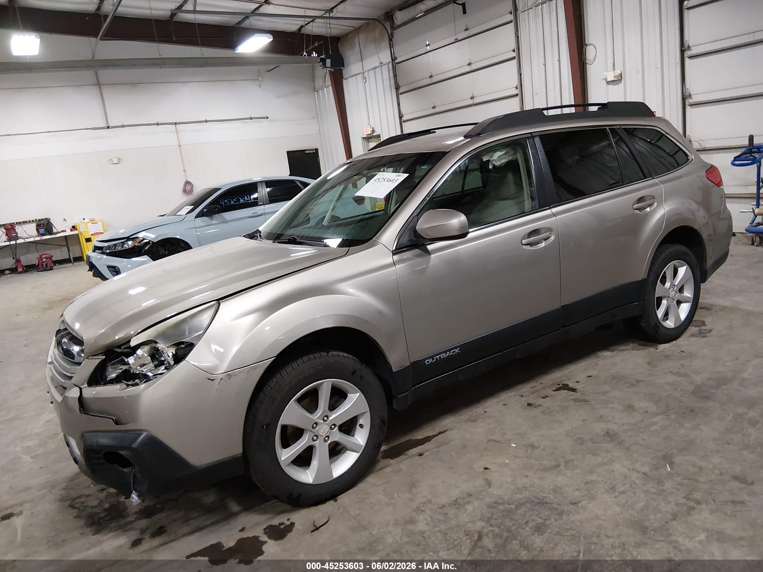 2014 Subaru Outback 2.5i Premium Gold vin: 4S4BRBCC1E3258450