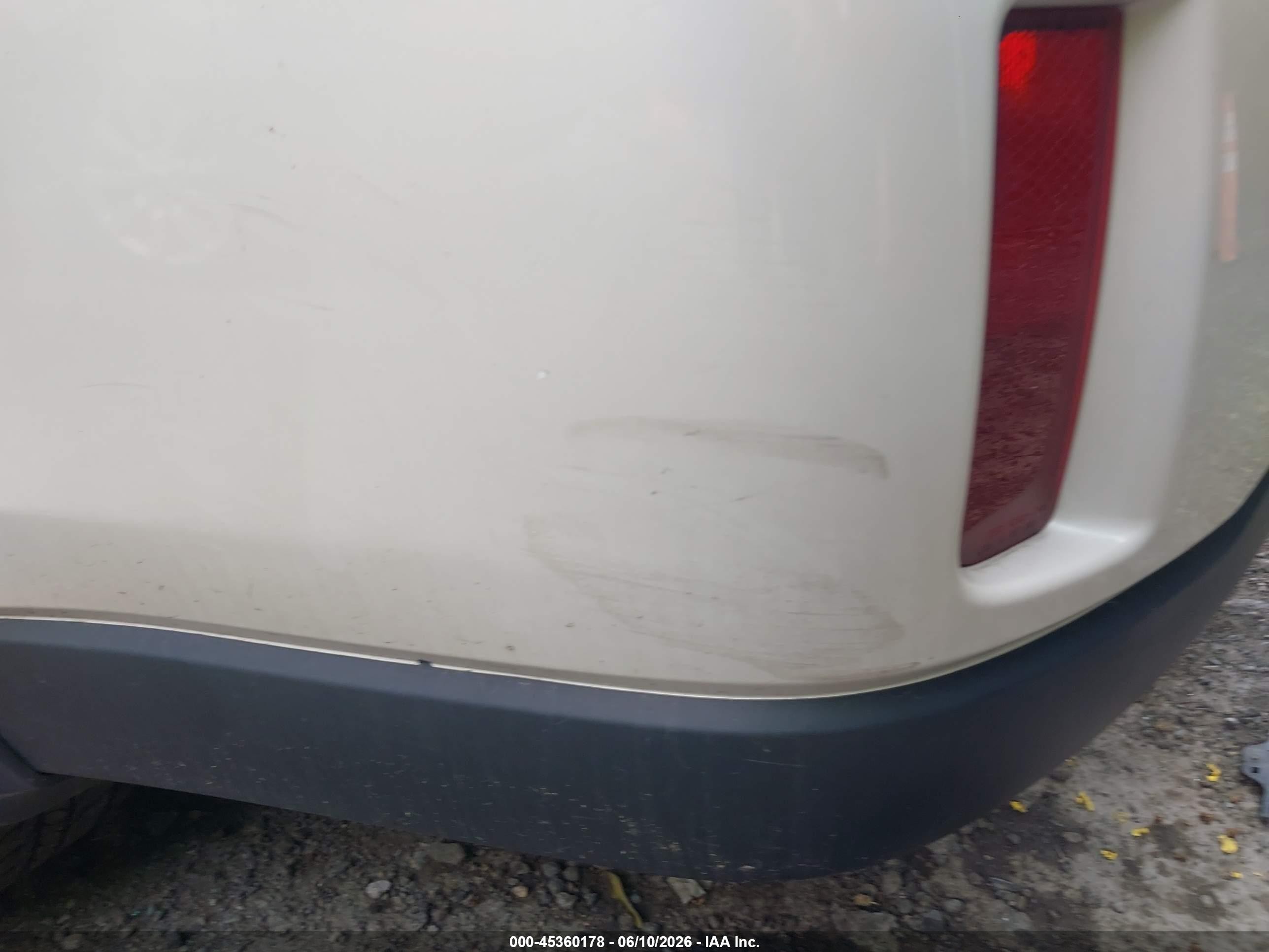 2010 Subaru Outback 2.5i Premium White vin: 4S4BRBCC2A3376548