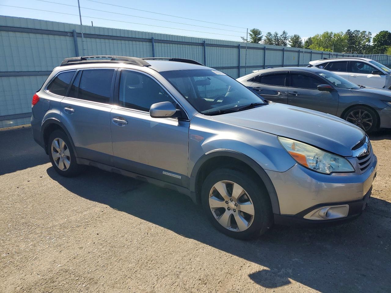 2010 Subaru Outback Silver vin: 4S4BRBCC2A3378624