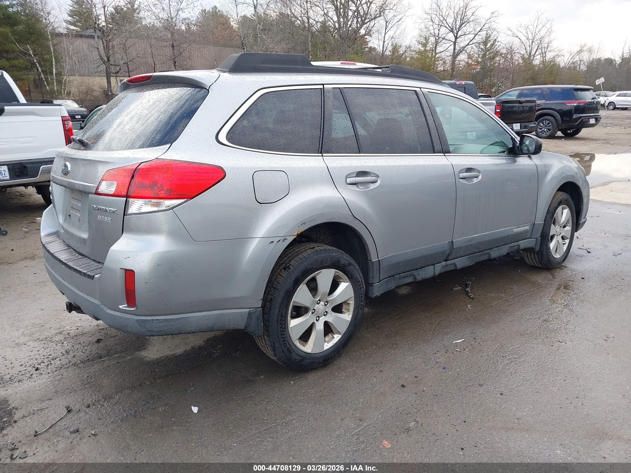 2011 Subaru Outback 2.5i Premium Silver vin: 4S4BRBCC2B3376809